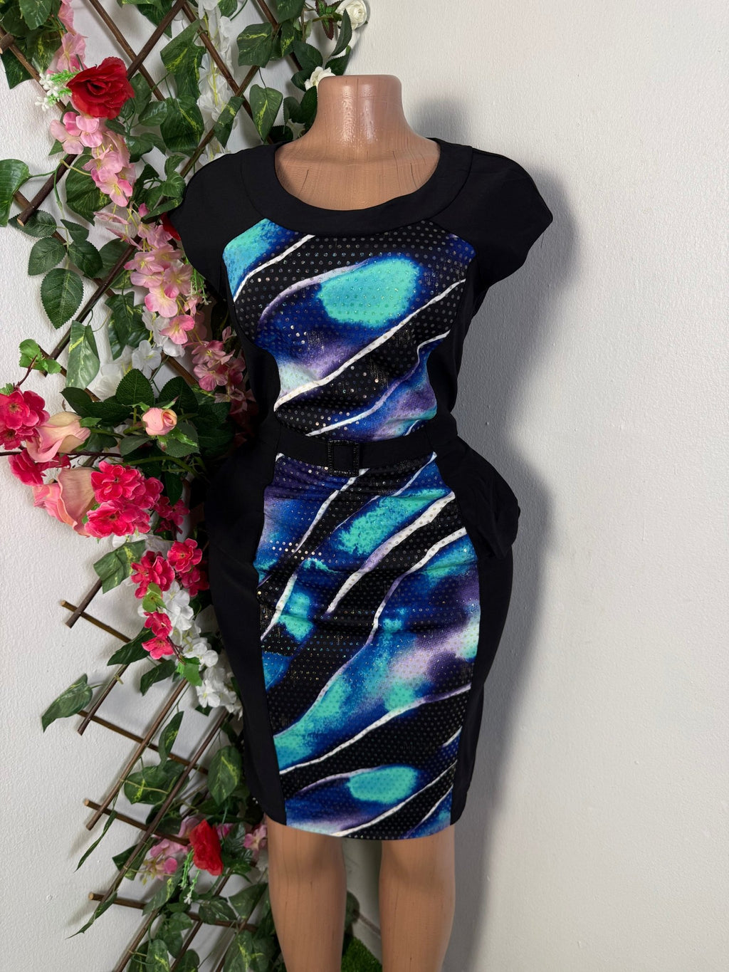 Robe crayon sans manche cintrer  - Perluna Store - kinshasa