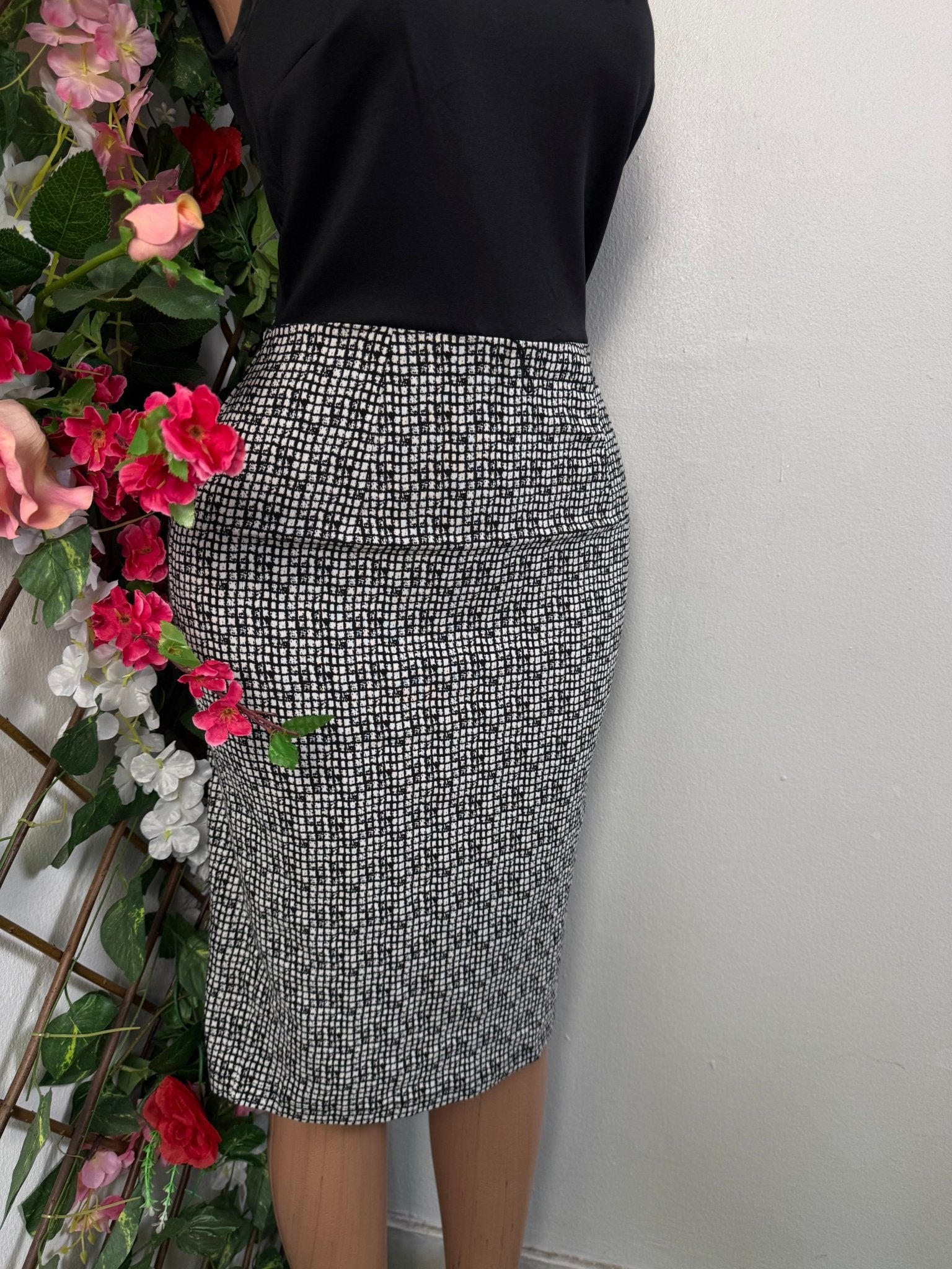 Robe crayon sans manche colle rond - Perluna Store - kinshasa
