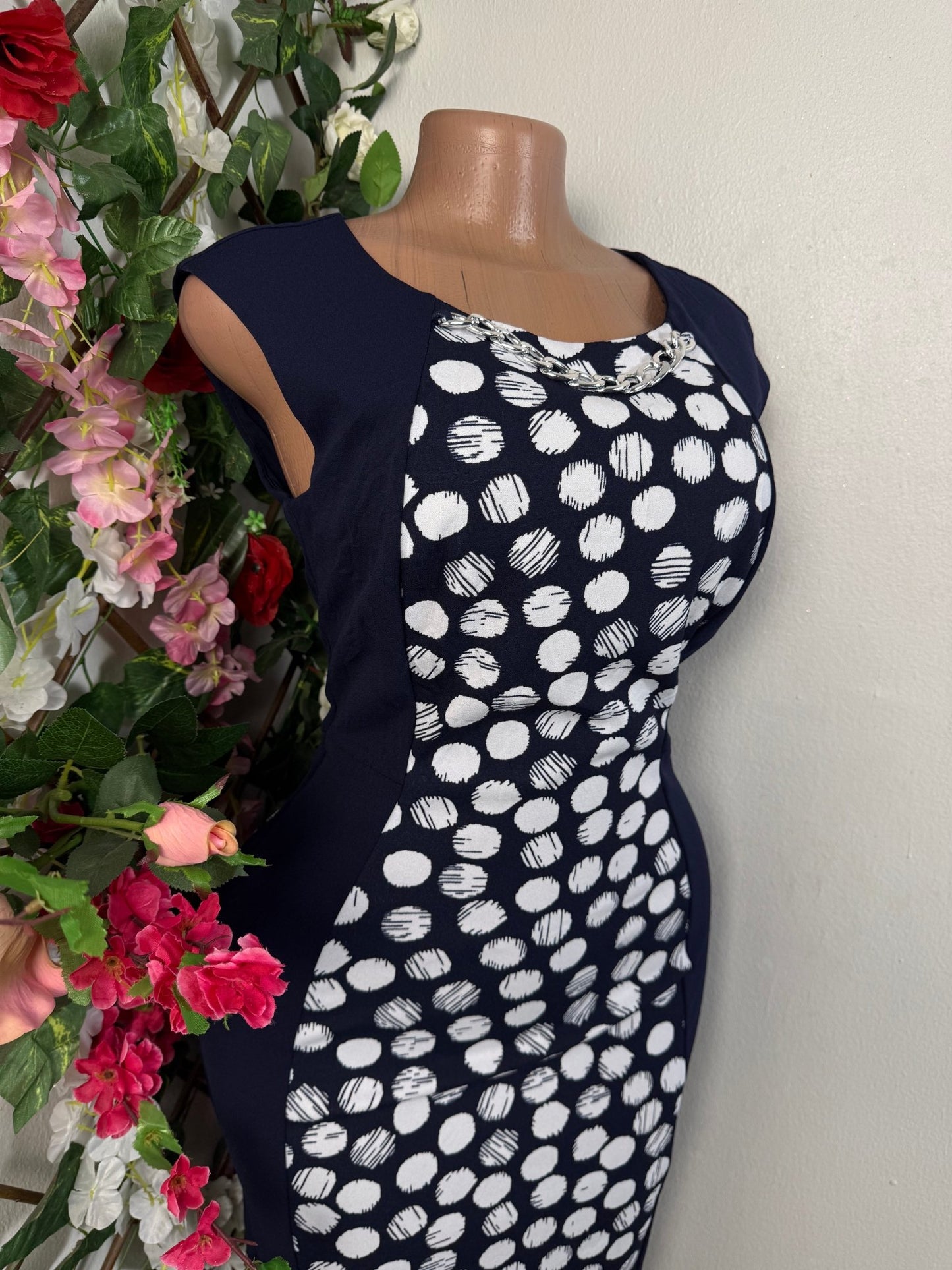 Robe crayon sans manche  - Perluna Store - kinshasa