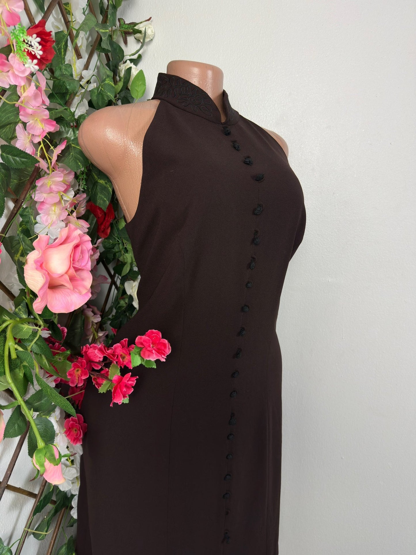 Robe décontracté sans manche avec bouton d'attache et colle remonté - Perluna Store - kinshasa