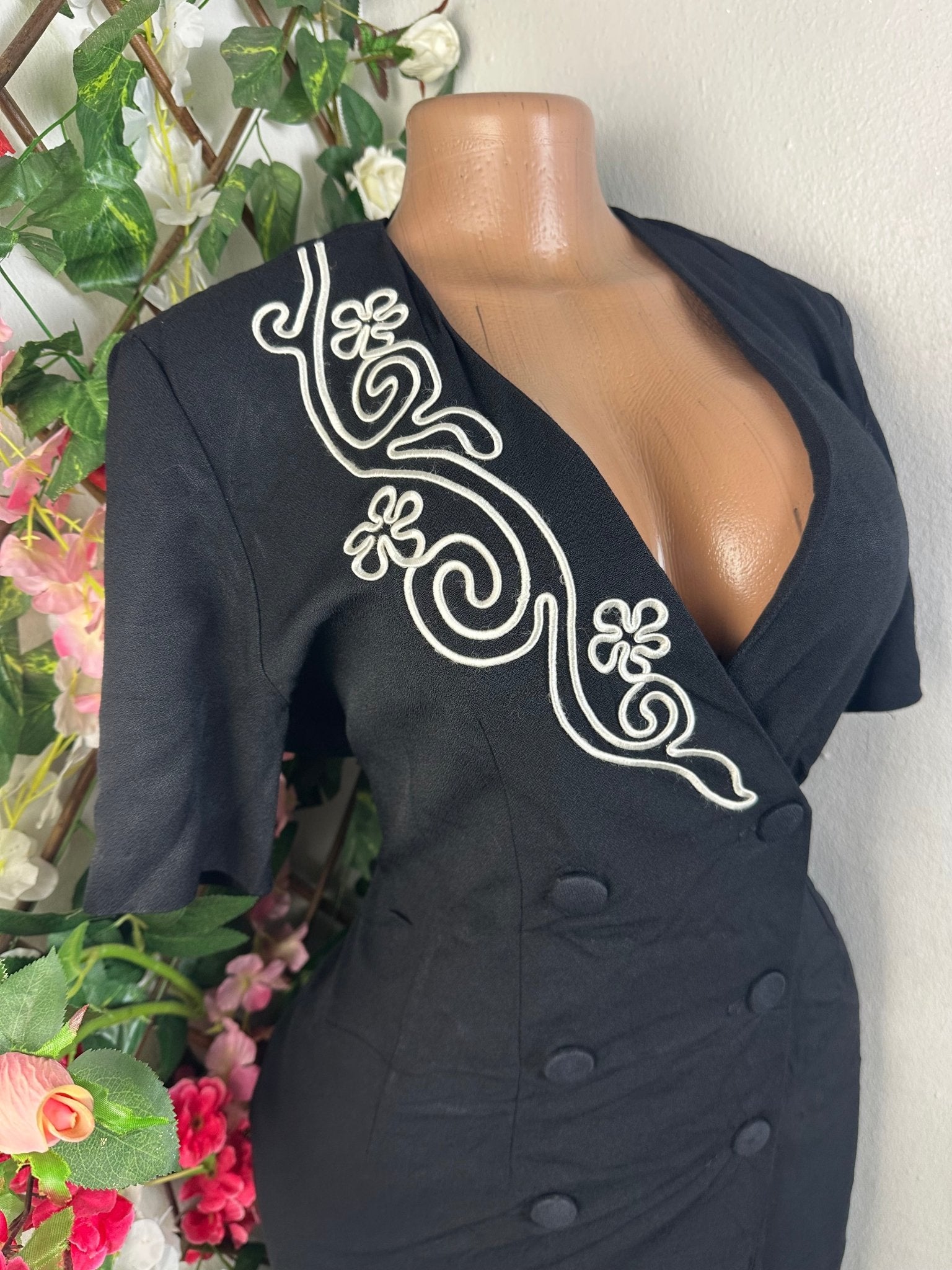 Robe droite à boutons manches courtes - Perluna Store - kinshasa