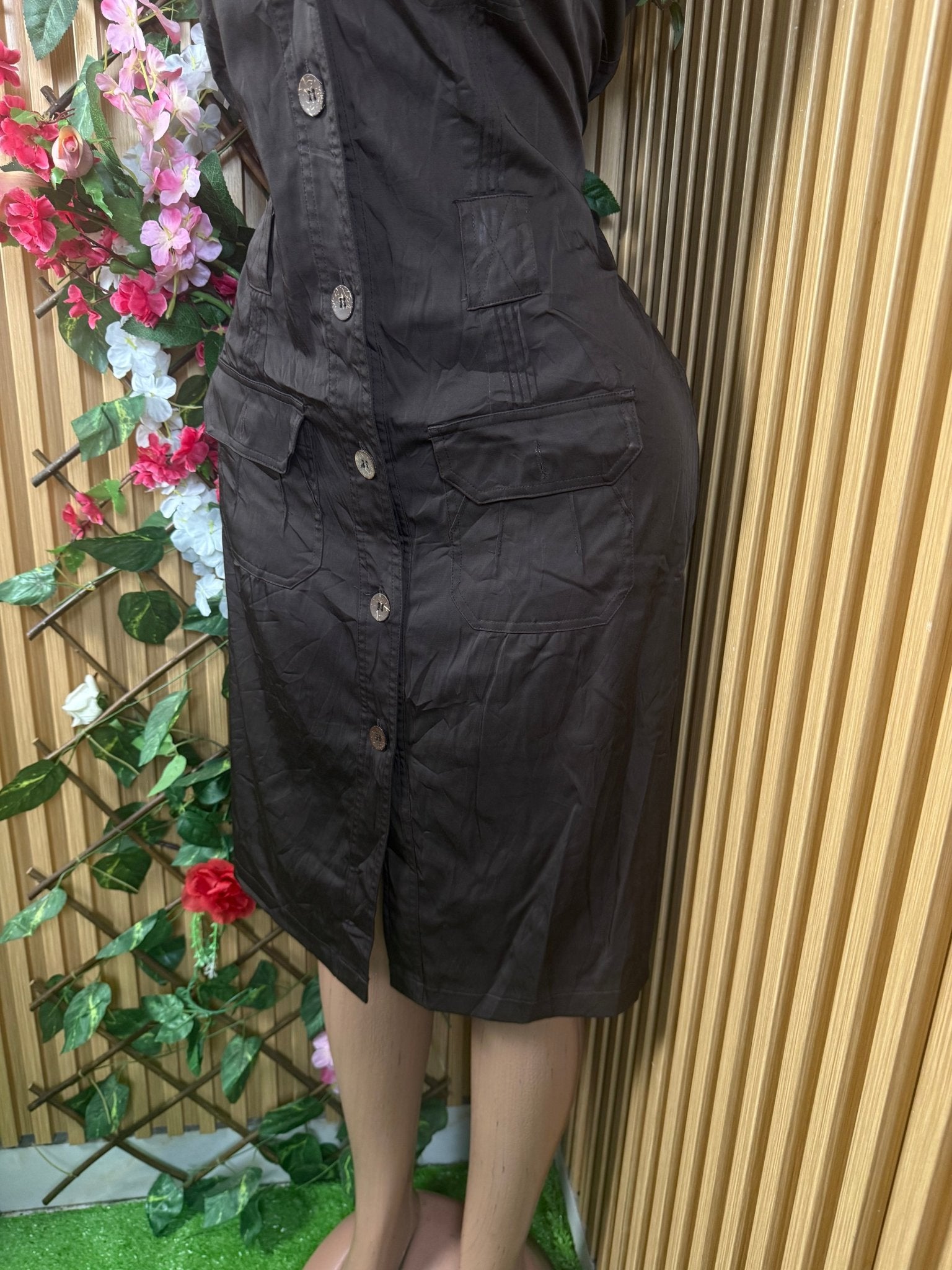Robe droite à  bouttons sans manches décolléctée - Perluna Store