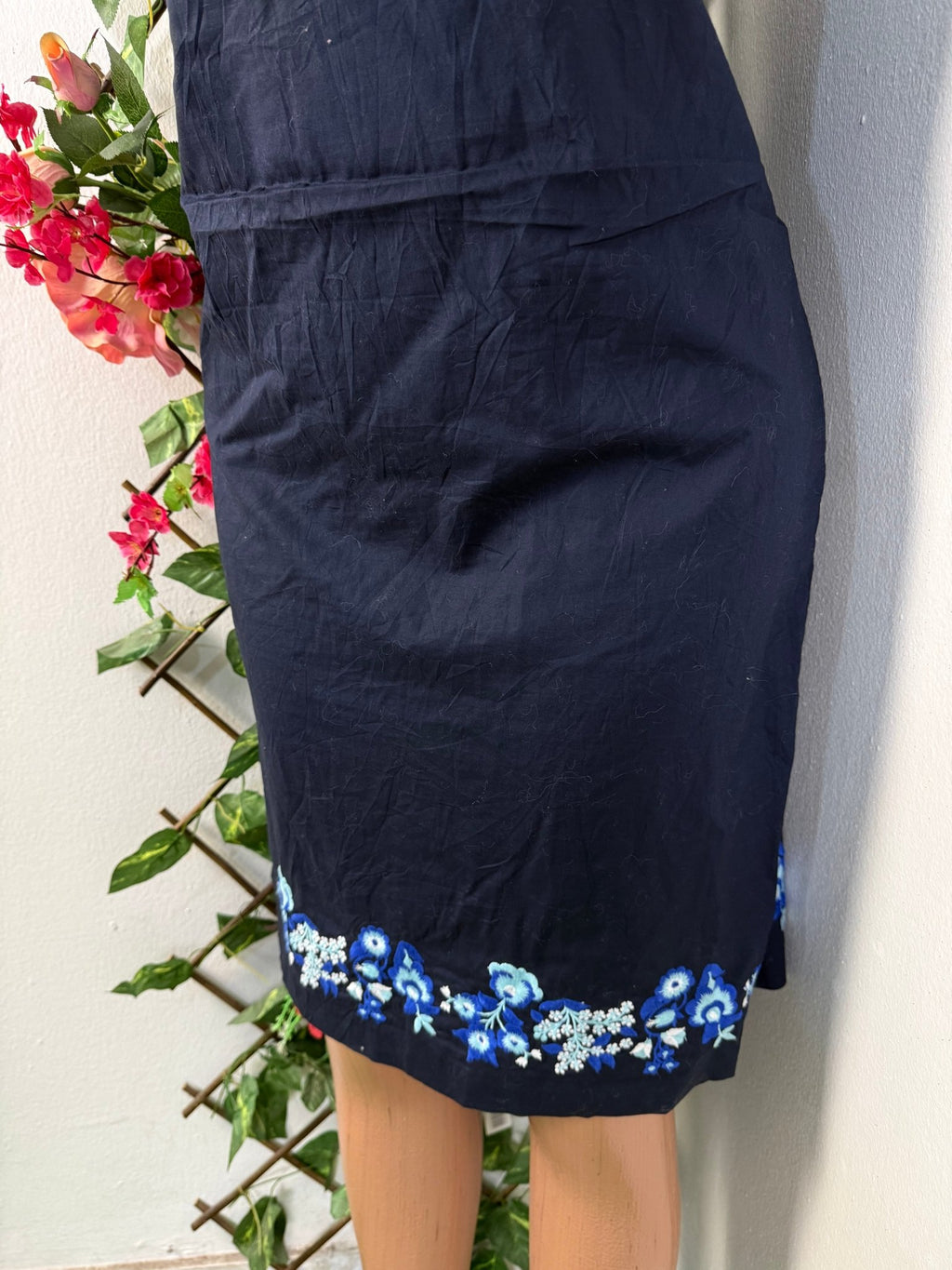 Robe droite à colle rond sans manche - Perluna Store - kinshasa