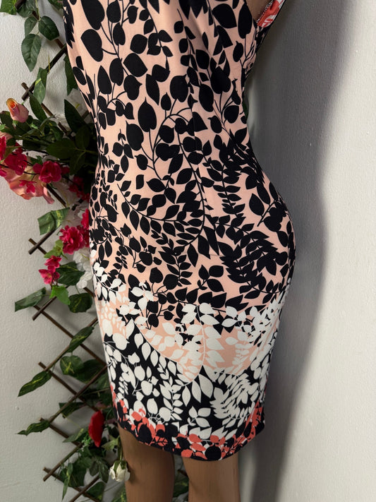 Robe droite colle rond sans manche  - Perluna Store - kinshasa