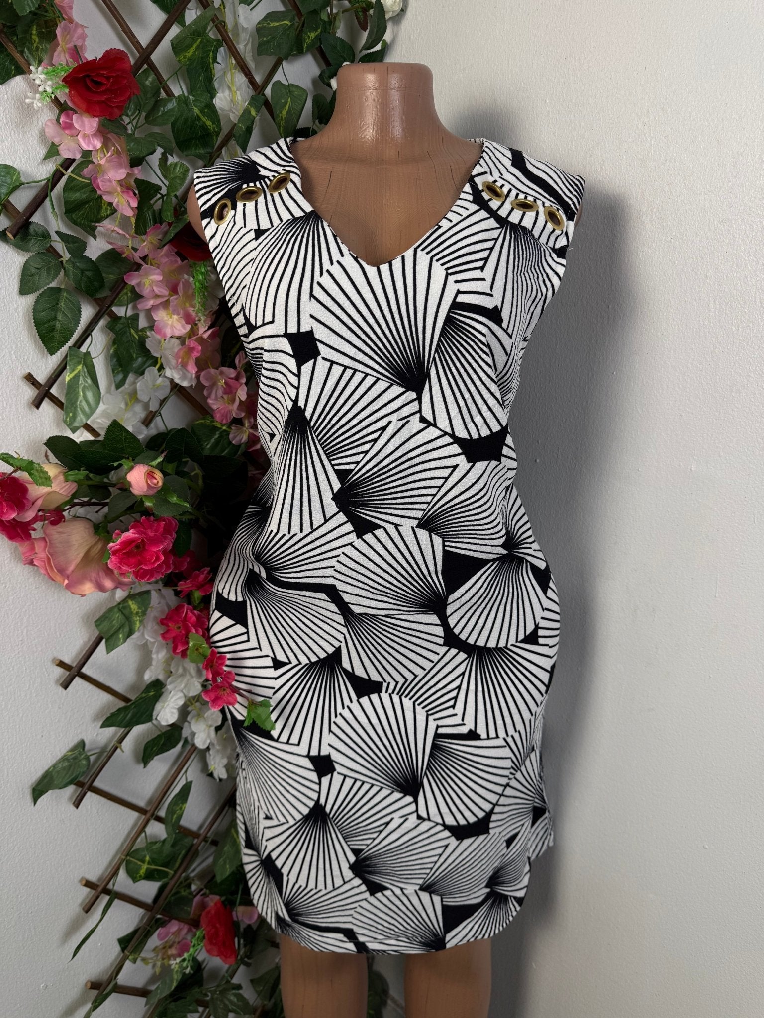 Robe droite courte sans manche  - Perluna Store - kinshasa