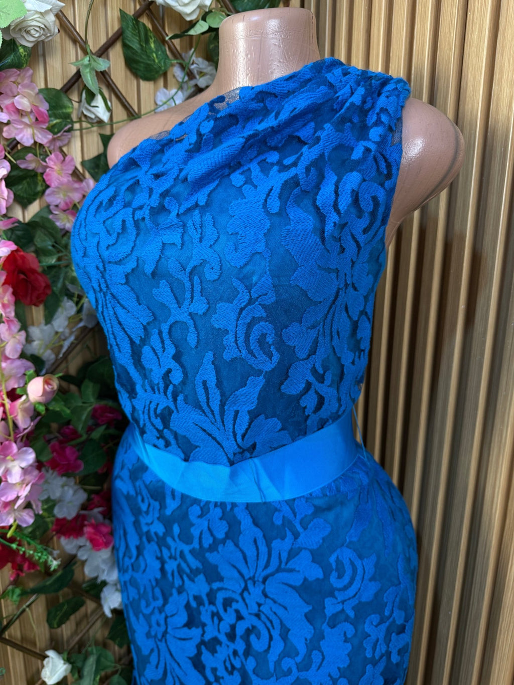 Robe droite élegante à une épaule ceintrée - Perluna Store