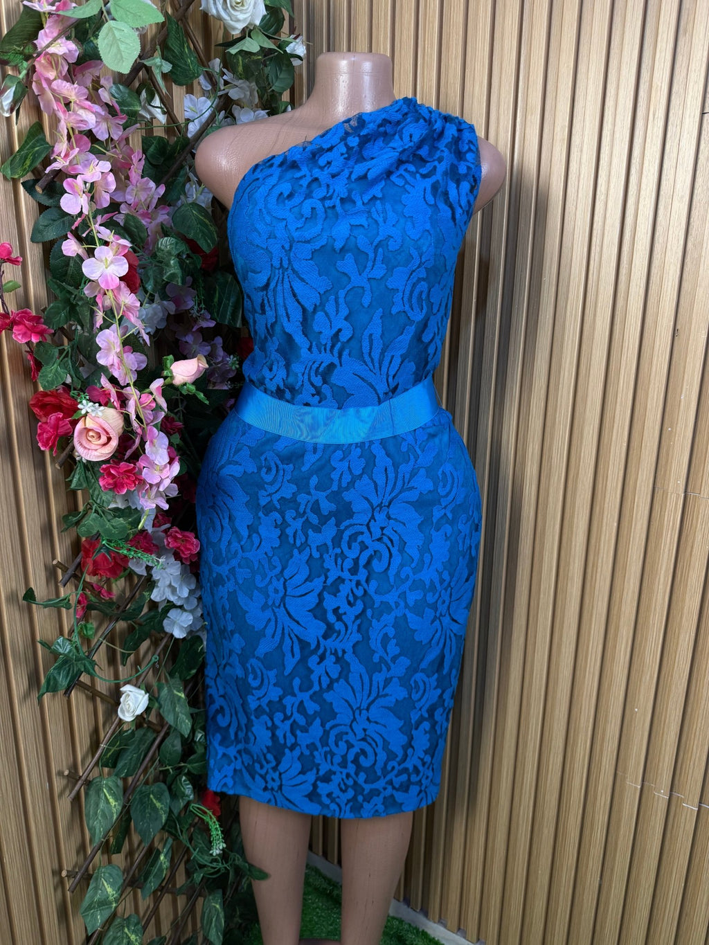 Robe droite élegante à une épaule ceintrée - Perluna Store