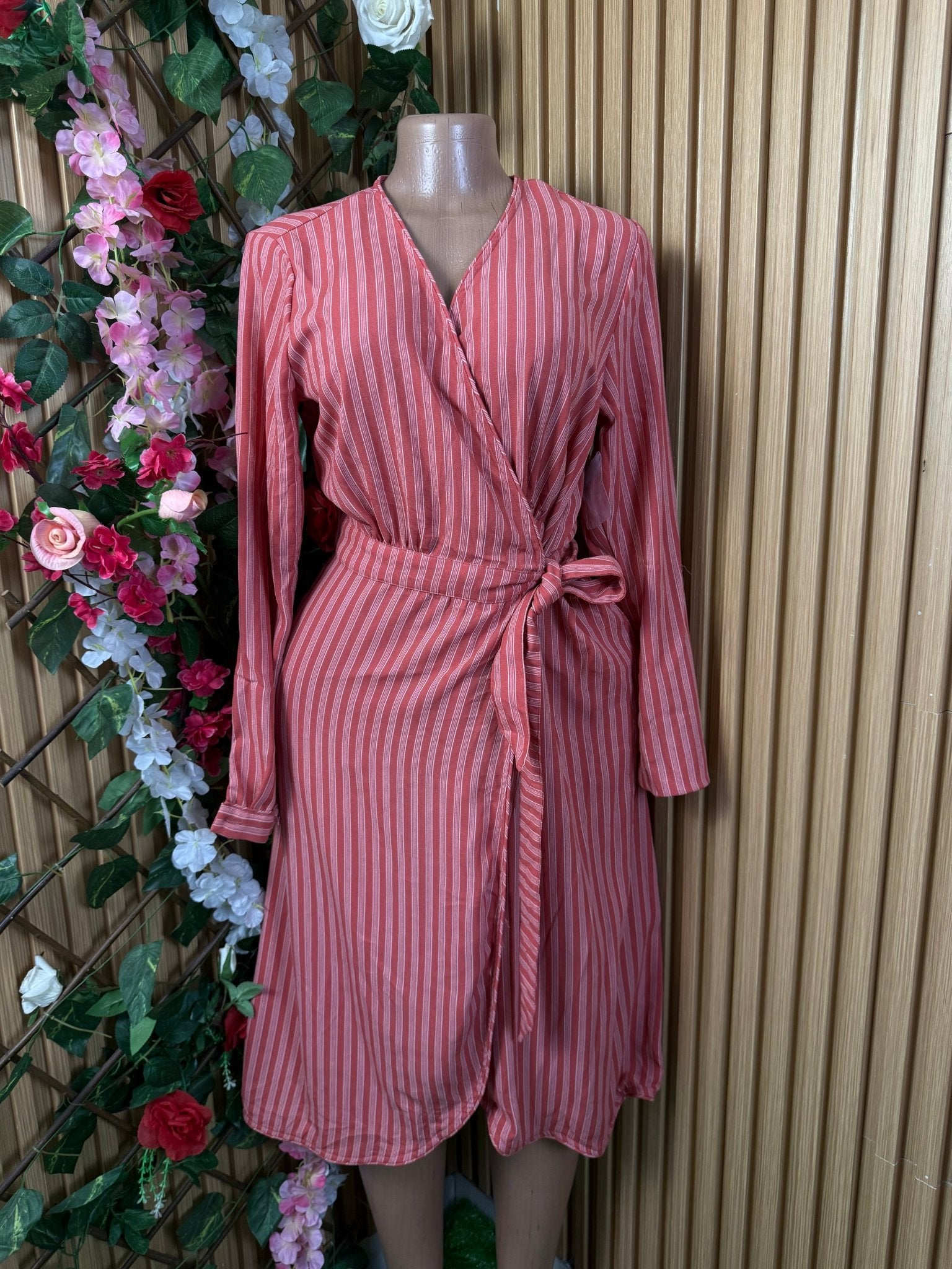 Robe droite élegante manches longues ceintrée - Perluna Store
