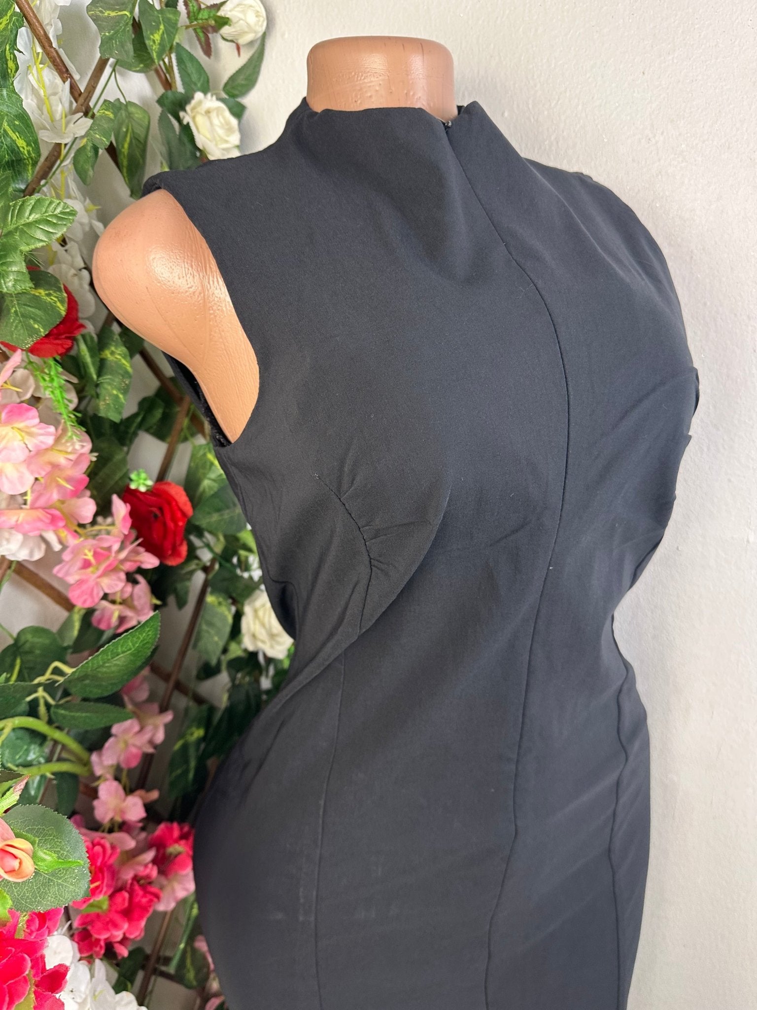 Robe droite élégante sans manches - Perluna Store - kinshasa