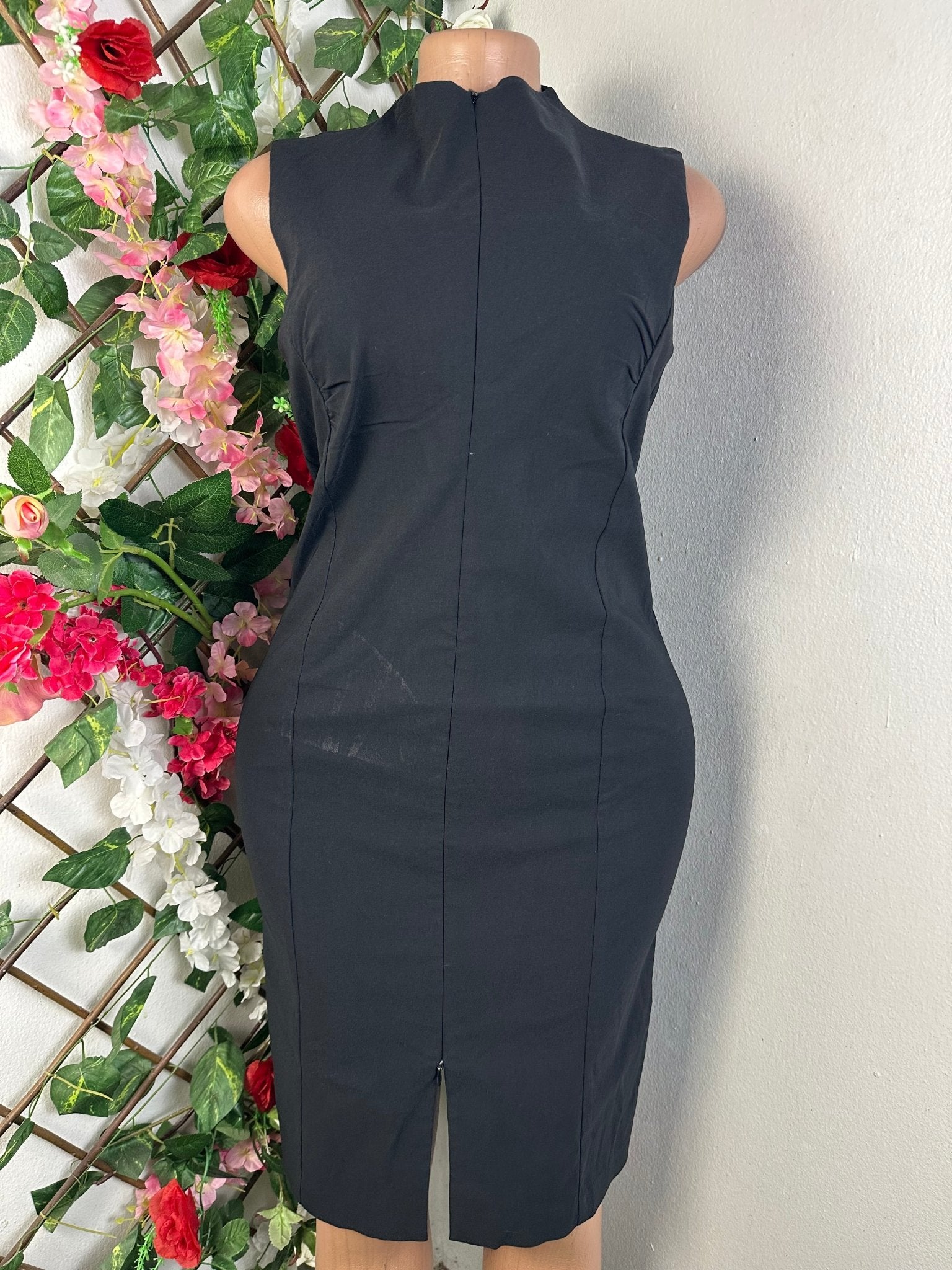 Robe droite élégante sans manches - Perluna Store - kinshasa