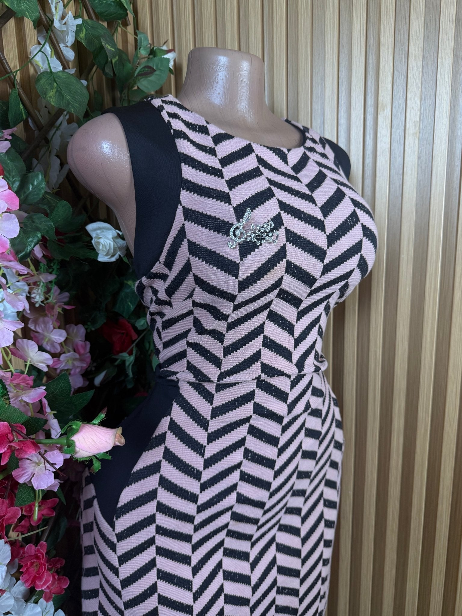 Robe droite élengante sans manches décolletée-L 11 - Perluna Store