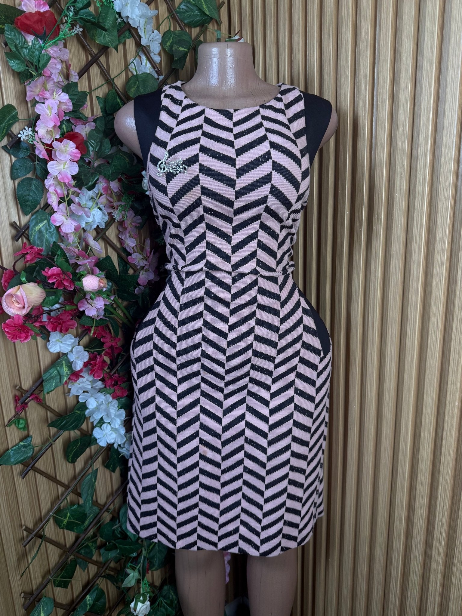 Robe droite élengante sans manches décolletée-L 11 - Perluna Store