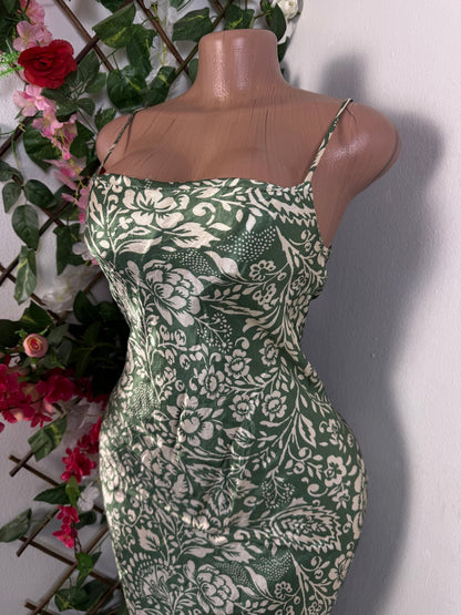 Robe droite en satin à fine bretelle - Perluna Store - kinshasa