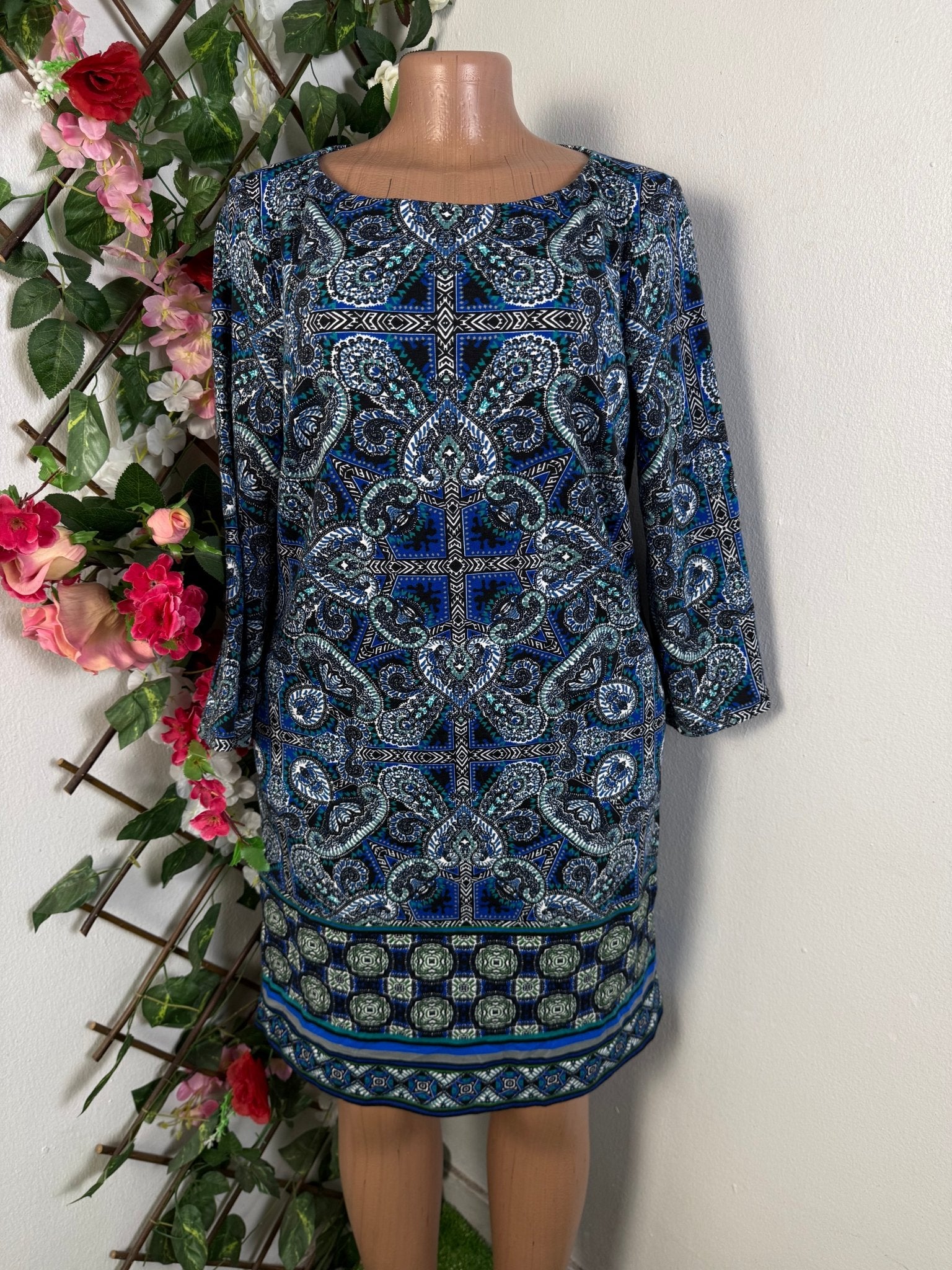 Robe droite imprimée manche longue  - Perluna Store - kinshasa