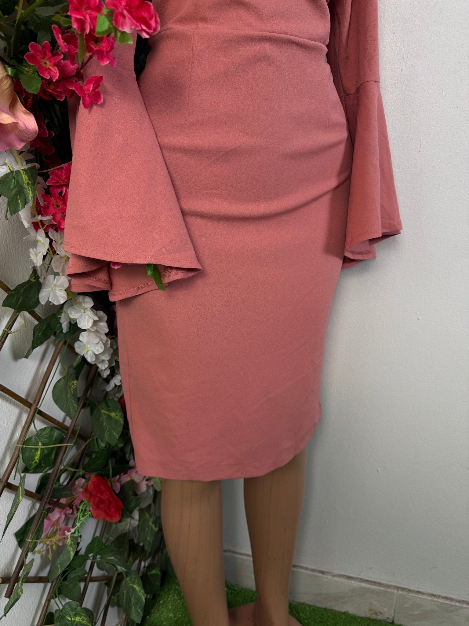 Robe droite manche longue volant  - Perluna Store - kinshasa