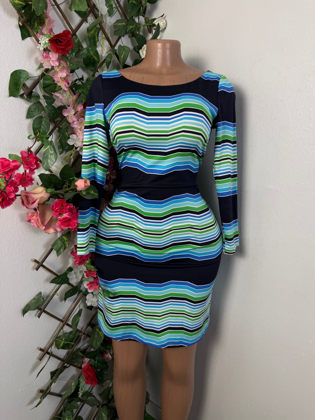 Robe droite manche longue - Perluna Store - kinshasa