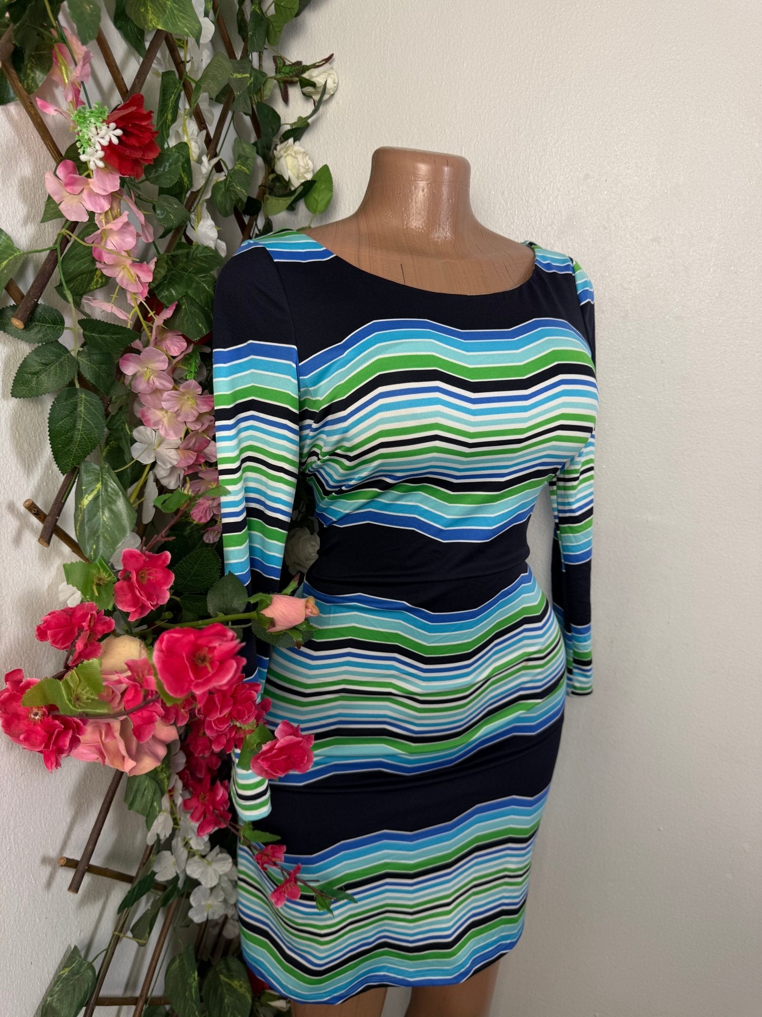 Robe droite manche longue - Perluna Store - kinshasa