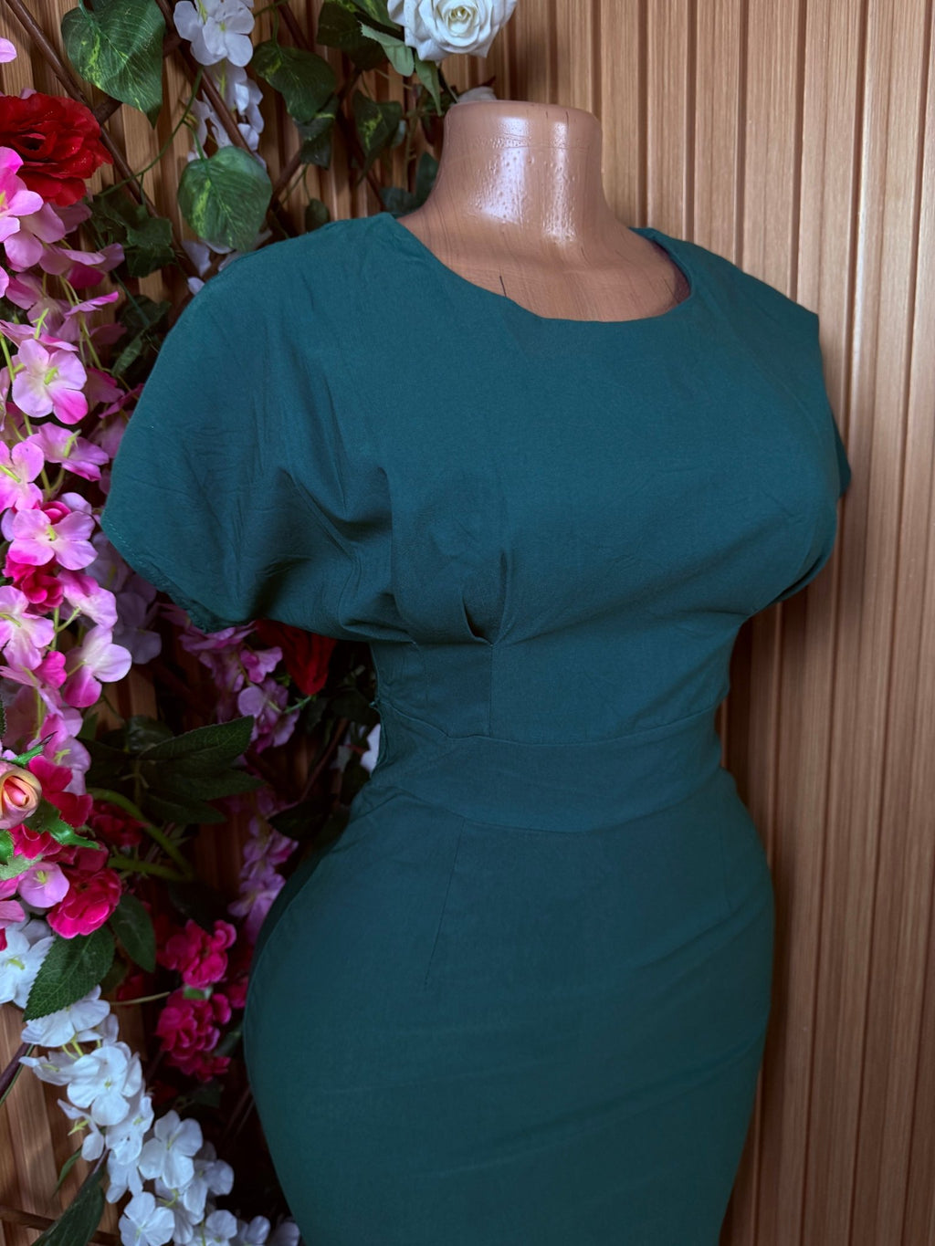 Robe droite manches courtes décollectée - Perluna Store