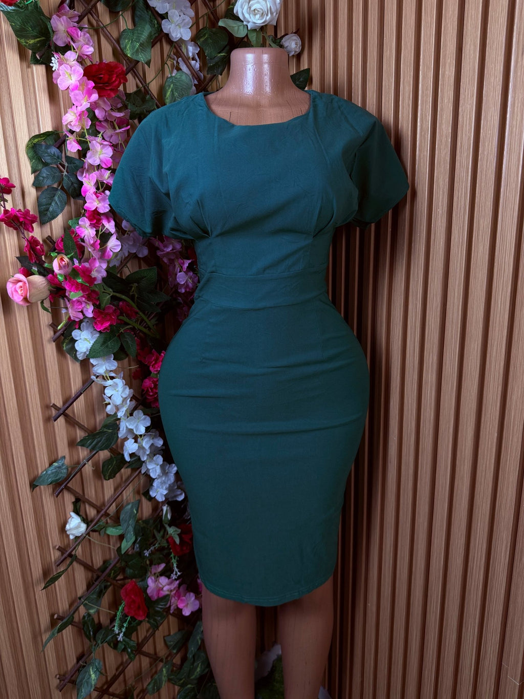 Robe droite manches courtes décollectée - Perluna Store