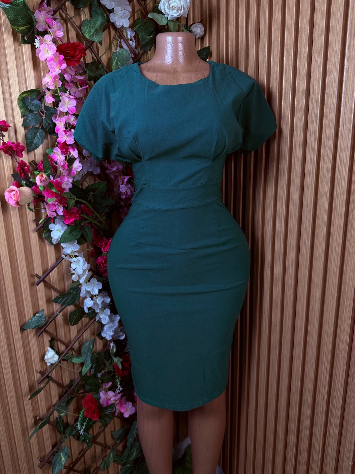 Robe droite manches courtes décollectée - Perluna Store - kinshasa