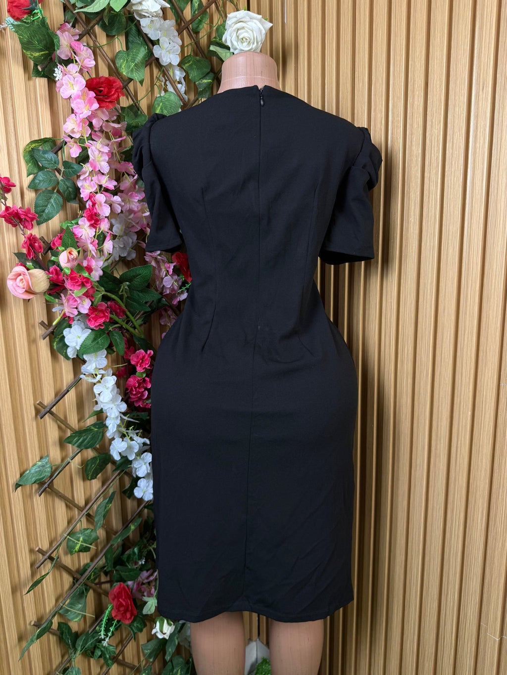Robe droite manches  courtes décollectuée - Perluna Store