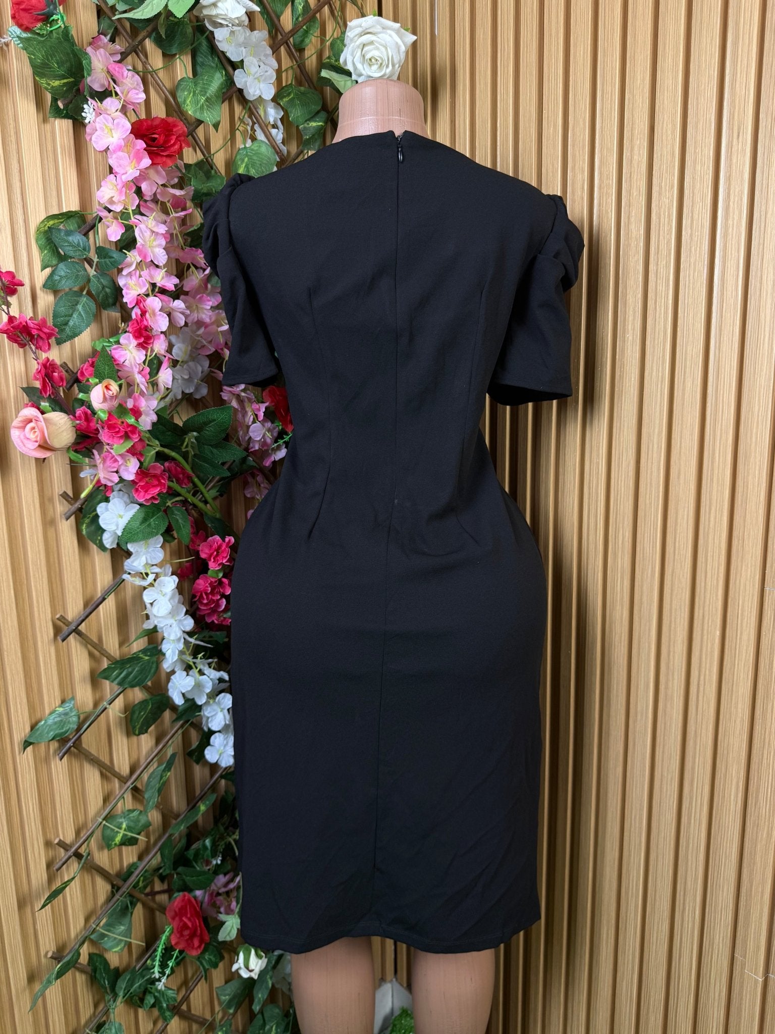 Robe droite manches  courtes décollectuée - Perluna Store