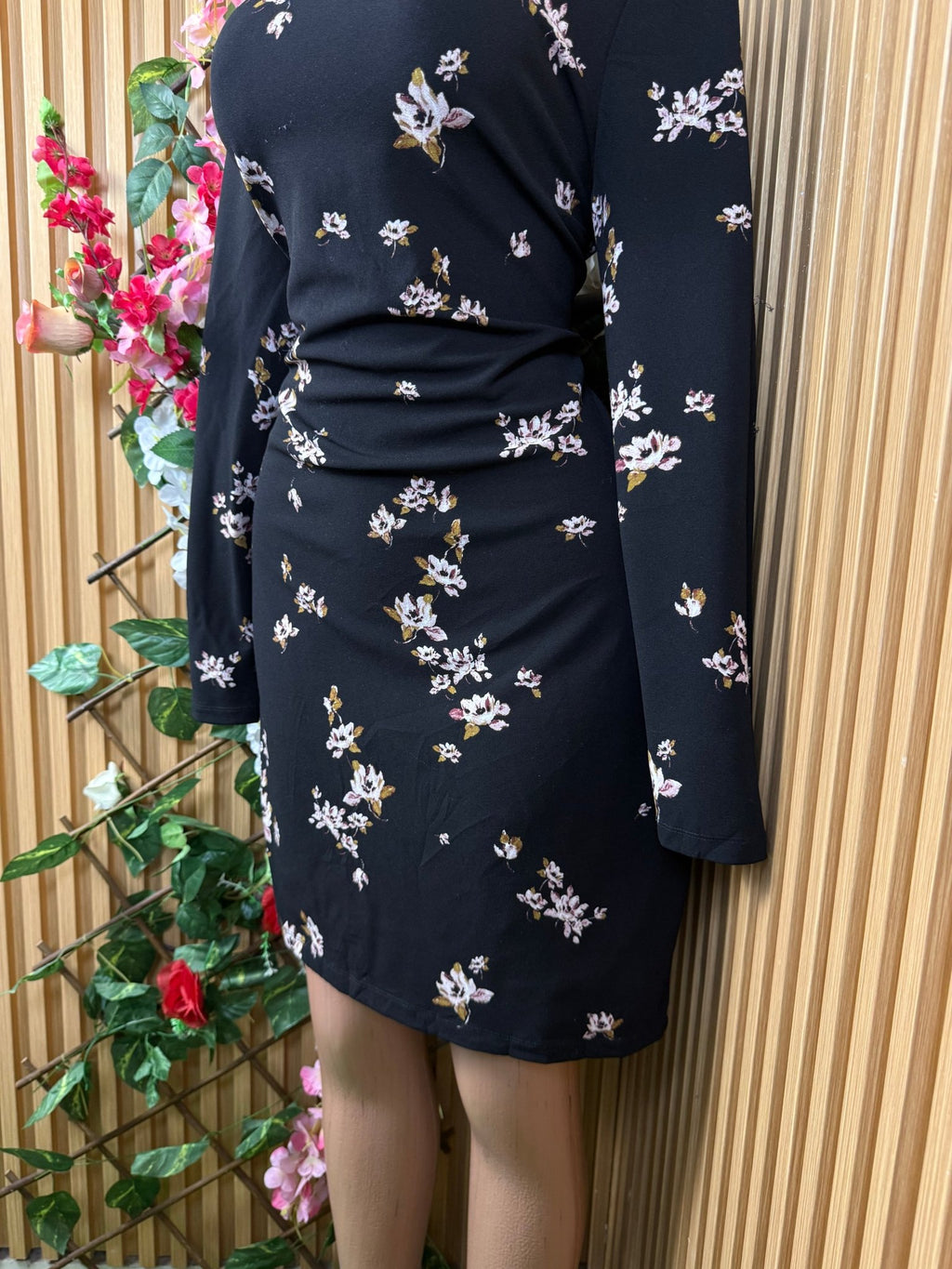 Robe droite manches longues décollectée - Perluna Store