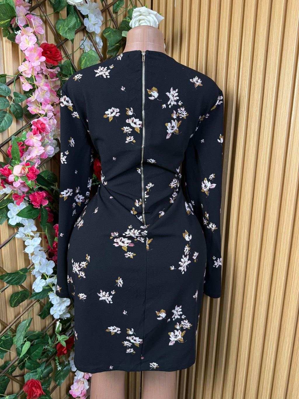 Robe droite manches longues décollectée - Perluna Store