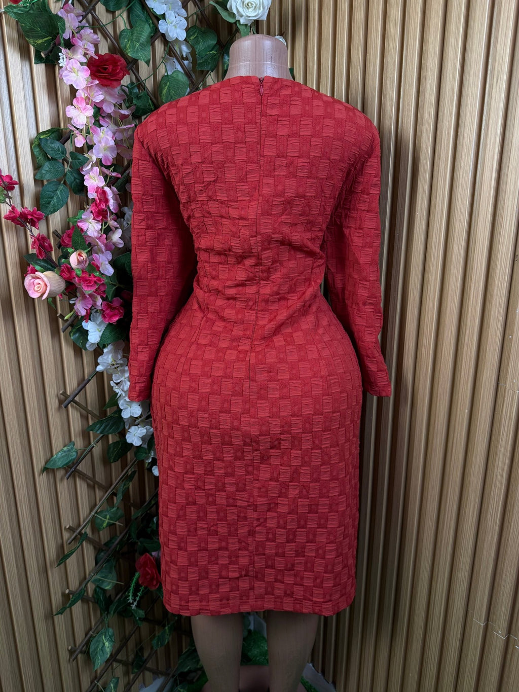 Robe droite manches longues décollectée - Perluna Store
