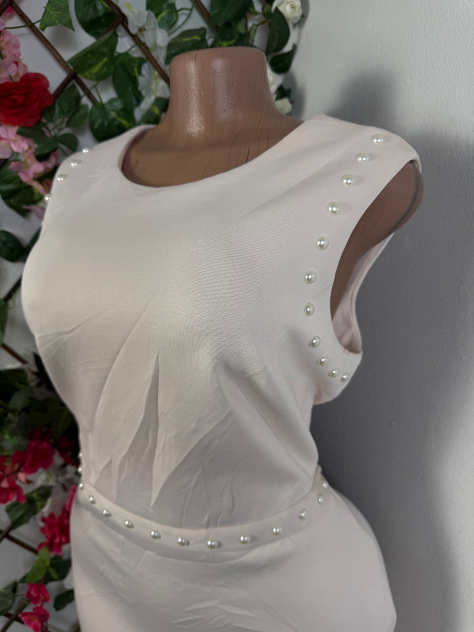 Robe droite mi longue à perle blanc  - Perluna Store - kinshasa