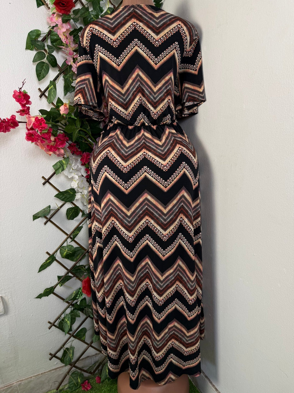 Robe droite mi - longue sans manche courtes - Perluna Store - kinshasa