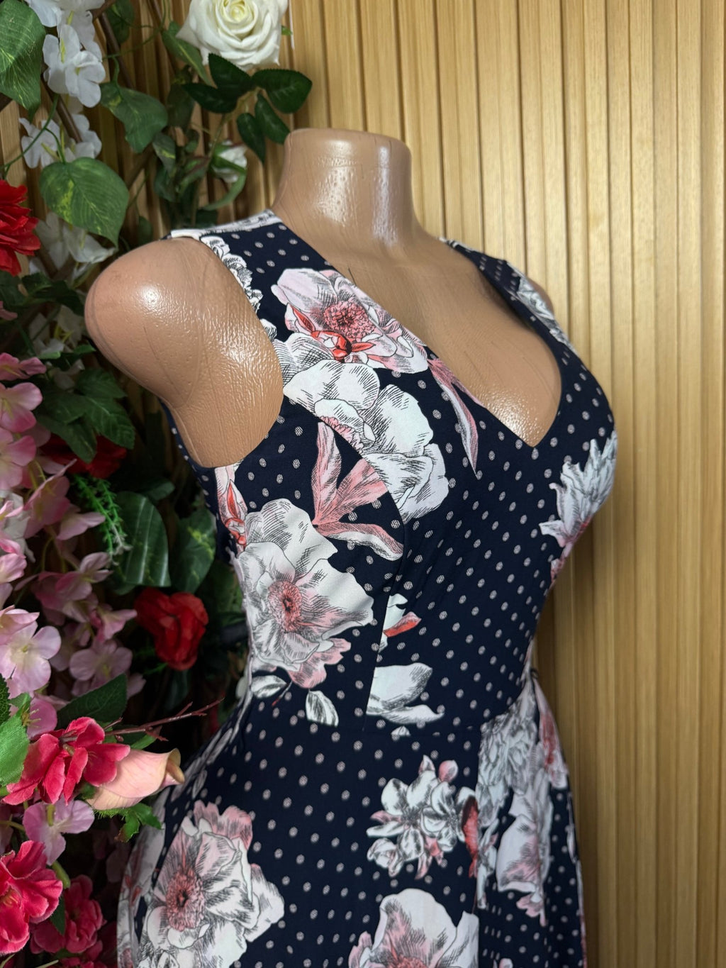 Robe droite mi-longue sans manches imprmée fleurie - Perluna Store