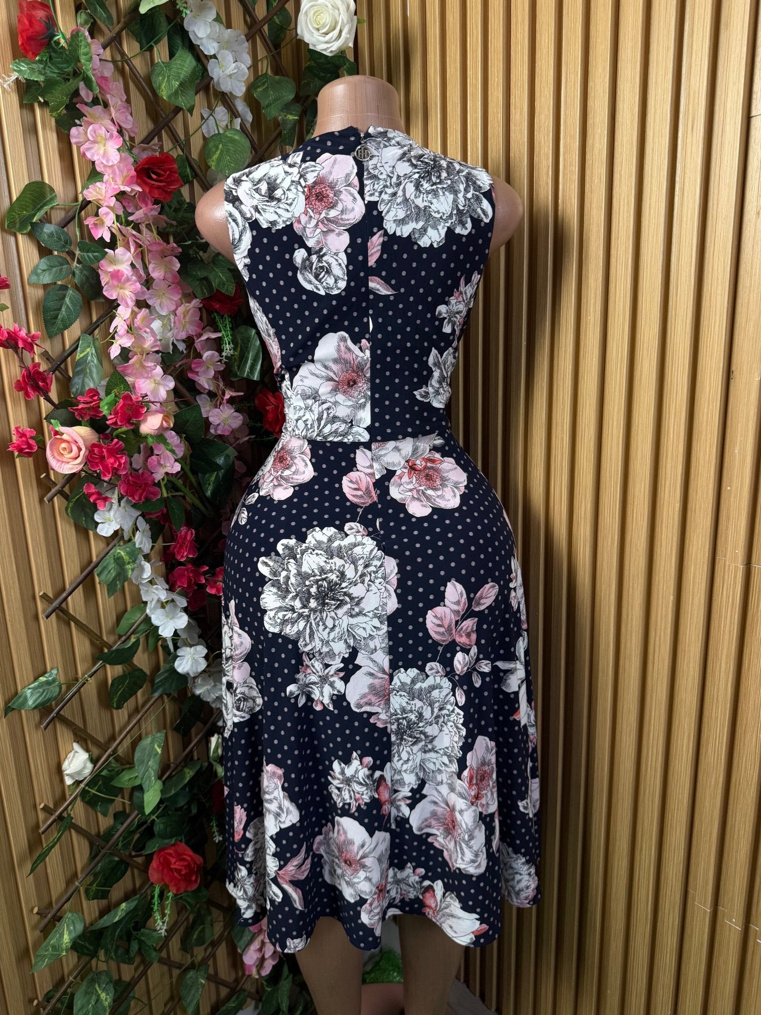 Robe droite mi-longue sans manches imprmée fleurie - Perluna Store