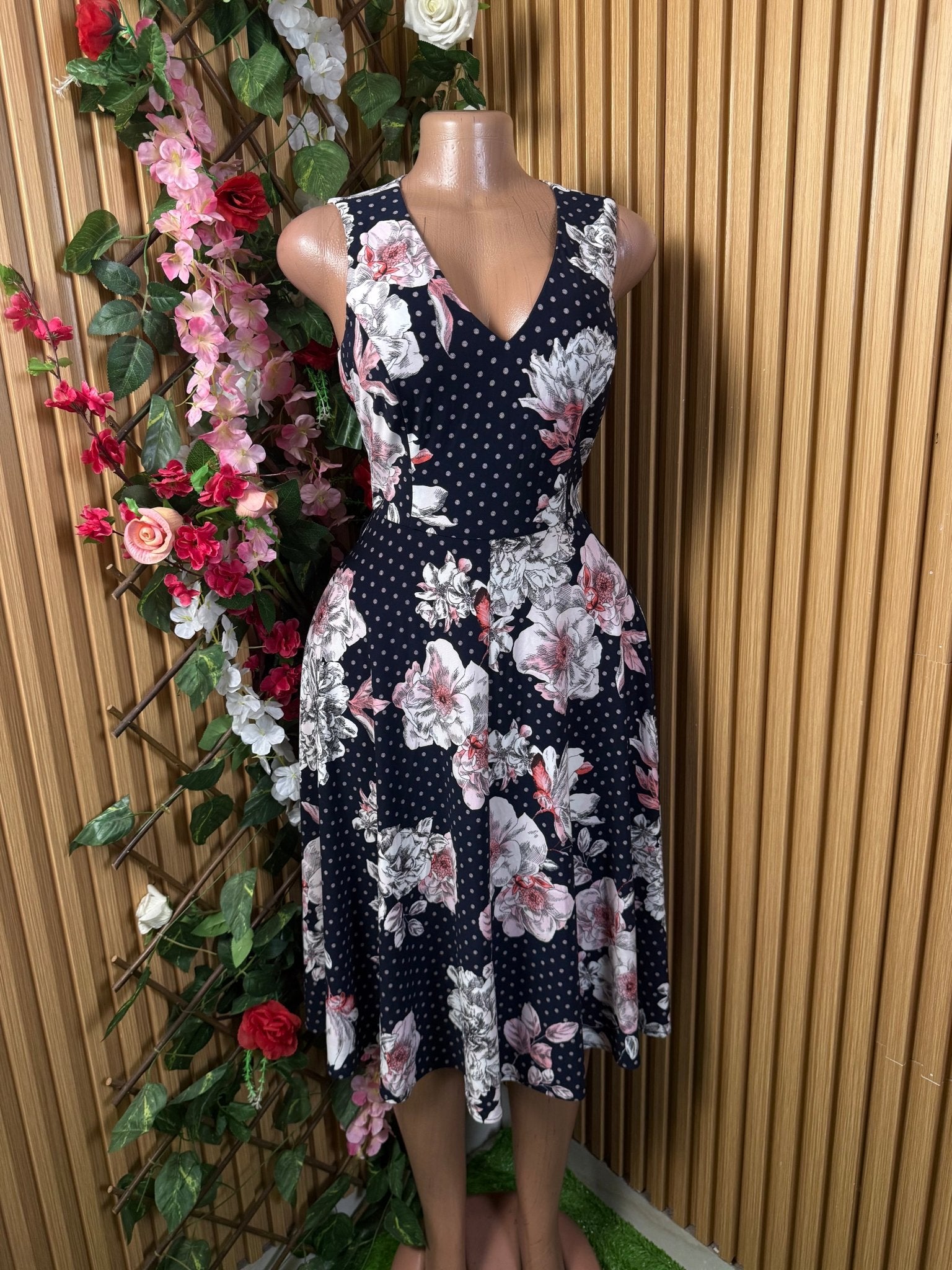 Robe droite mi-longue sans manches imprmée fleurie - Perluna Store