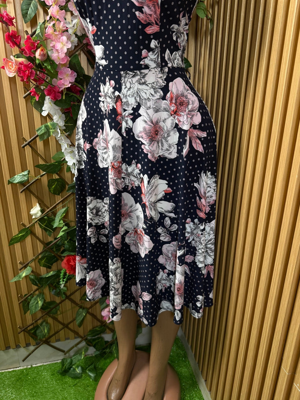 Robe droite mi-longue sans manches imprmée fleurie - Perluna Store