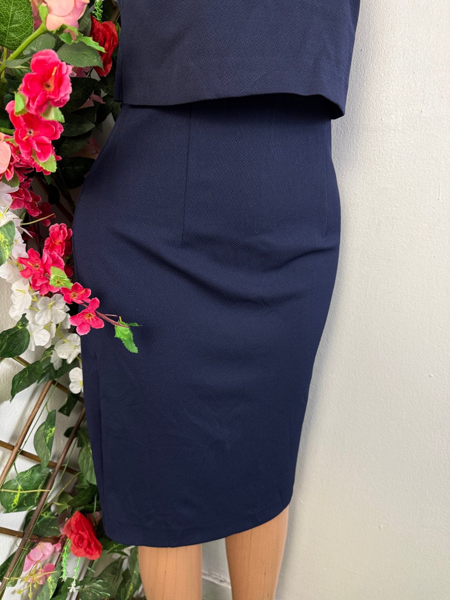 Robe droite mi longue sans manches - Perluna Store - kinshasa