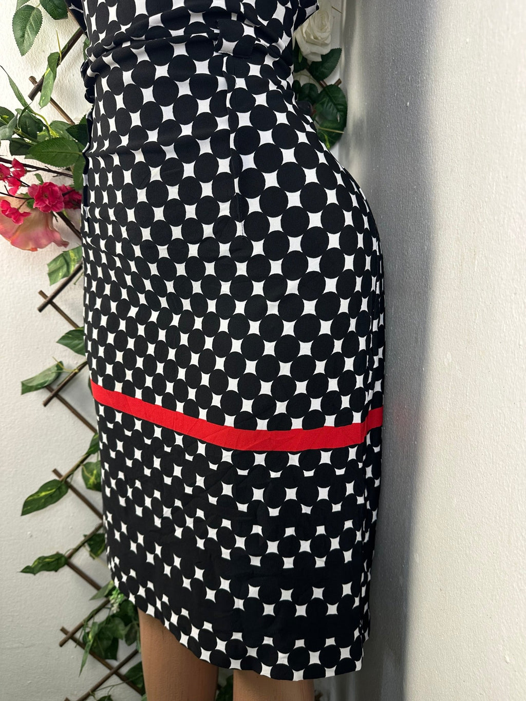 Robe droite sans manches ceintrée - Perluna Store - kinshasa