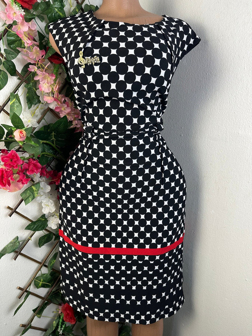 Robe droite sans manches ceintrée - Perluna Store - kinshasa