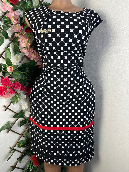 Robe droite sans manches ceintrée - Perluna Store
