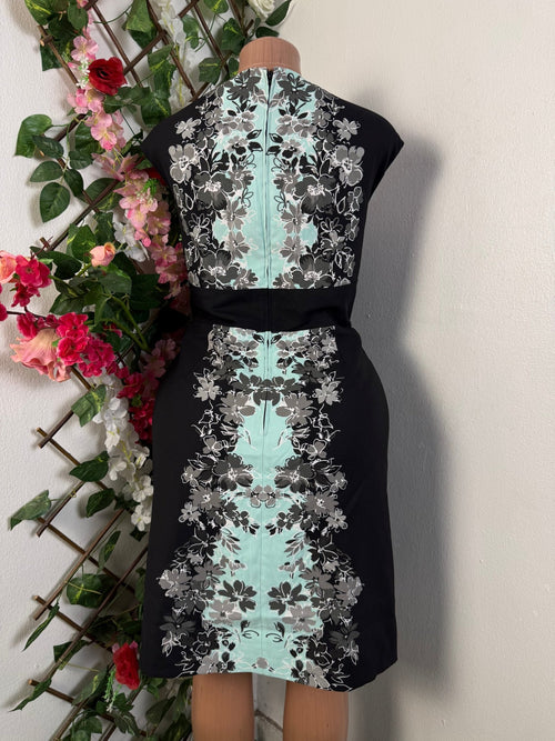 Robe droite sans manches ceintrée - Perluna Store