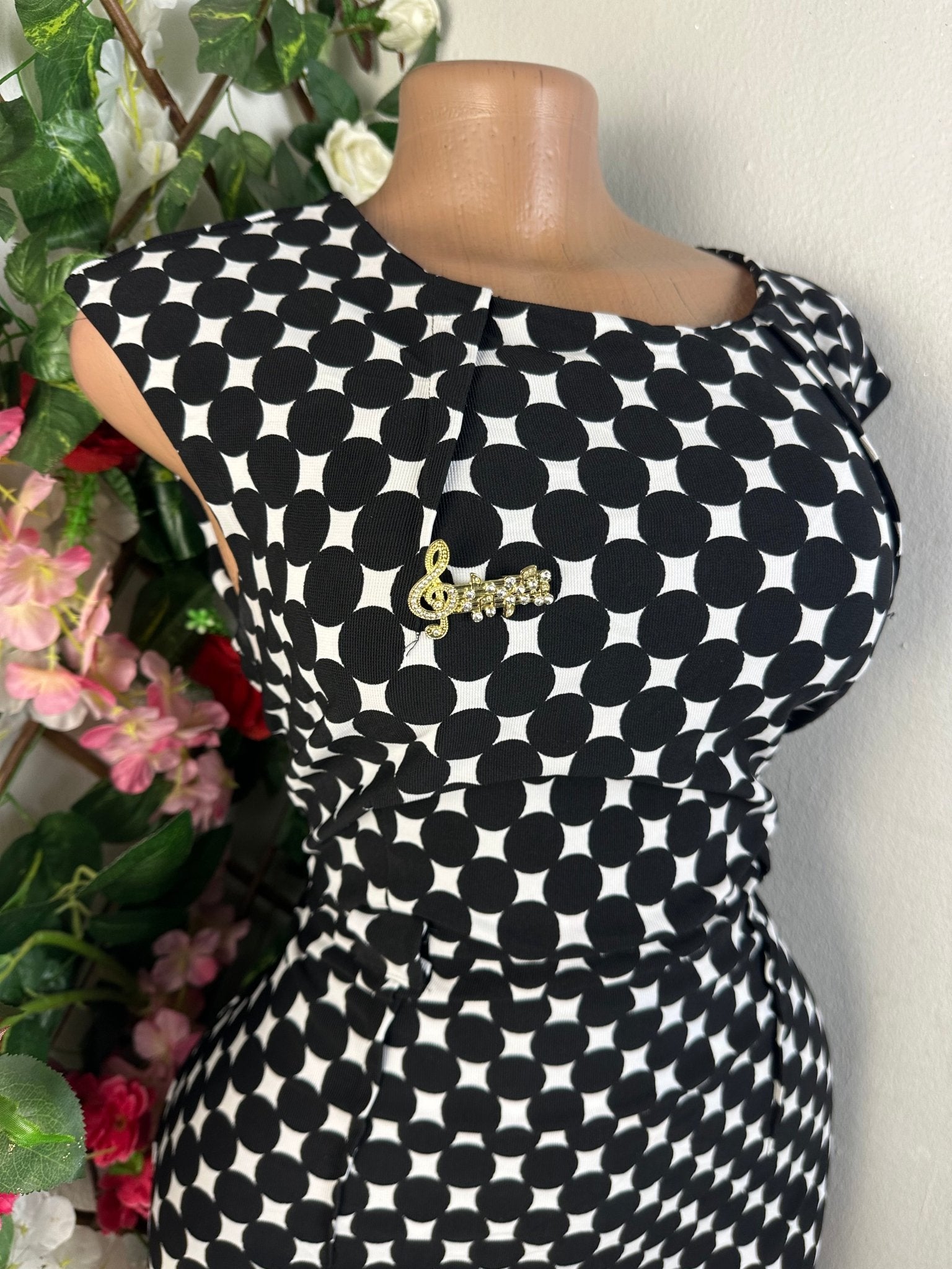 Robe droite sans manches ceintrée - Perluna Store - kinshasa