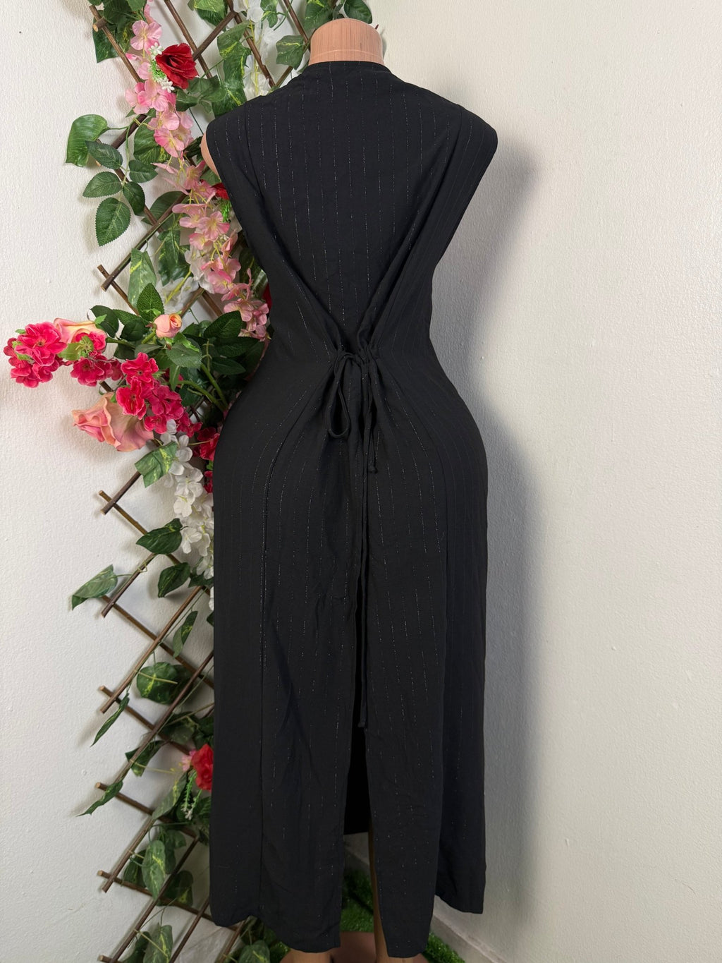 Robe droite sans manches col V - Perluna Store - kinshasa