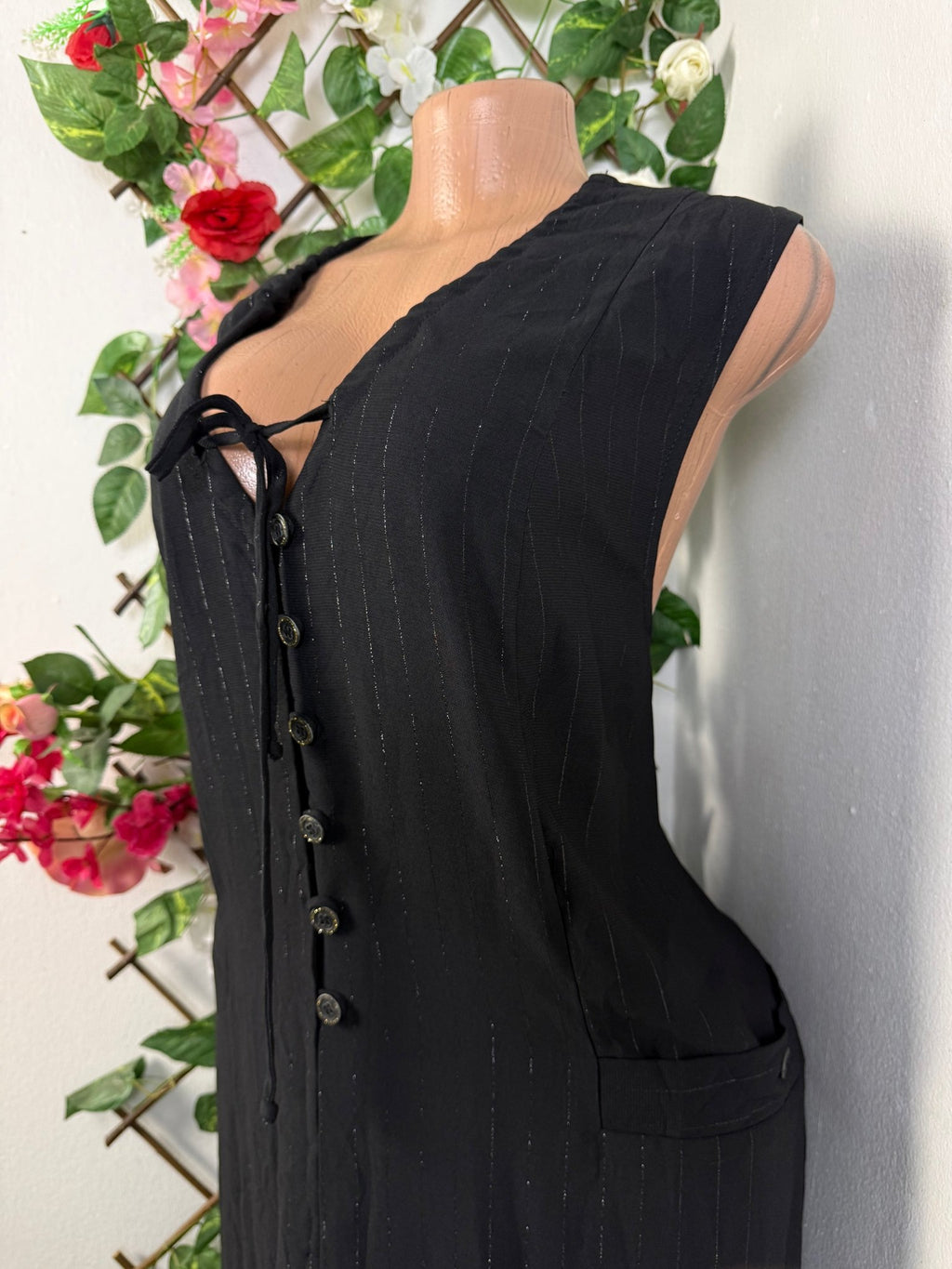 Robe droite sans manches col V - Perluna Store - kinshasa