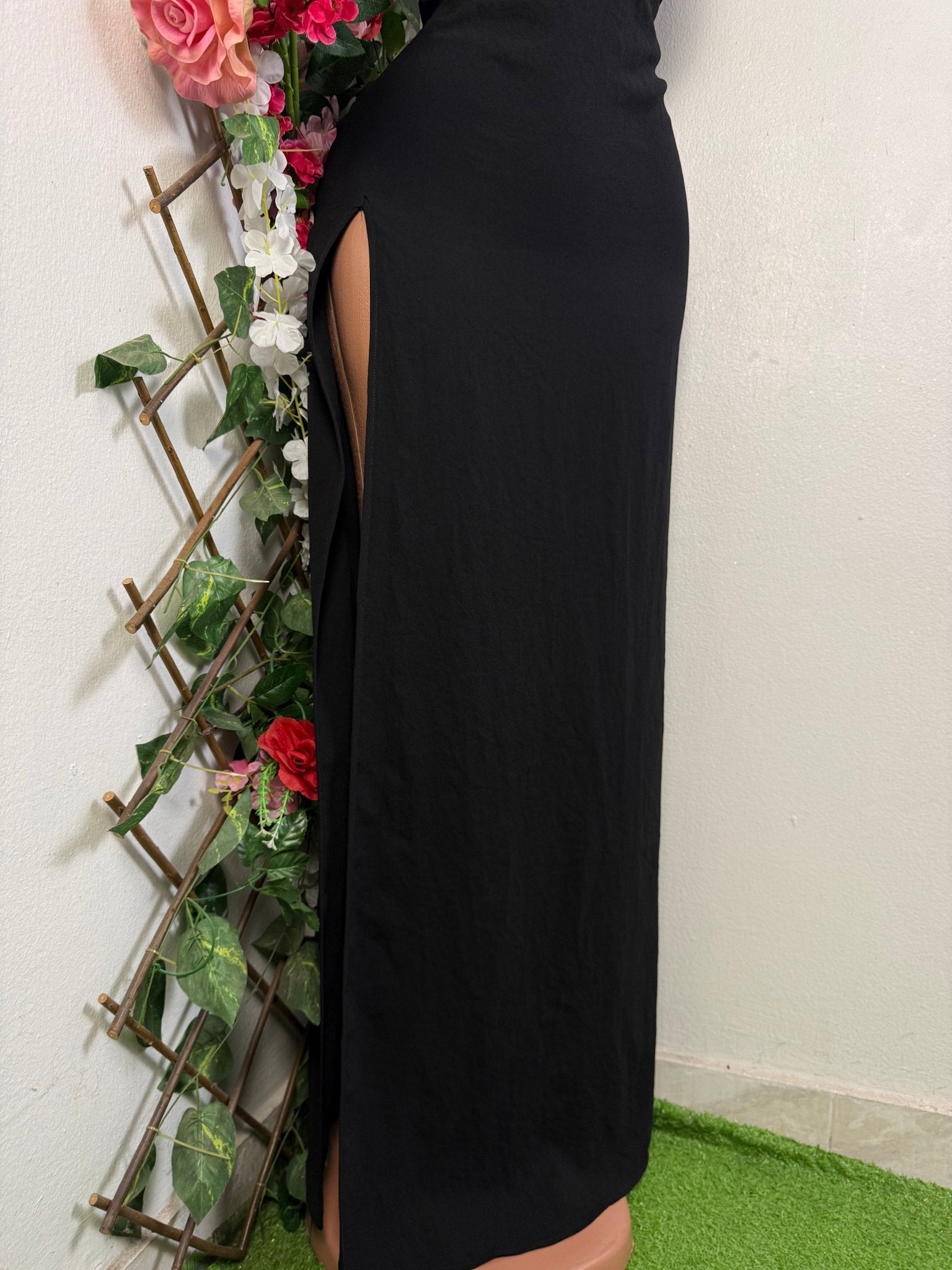 Robe droite sans manches col V - Perluna Store - kinshasa