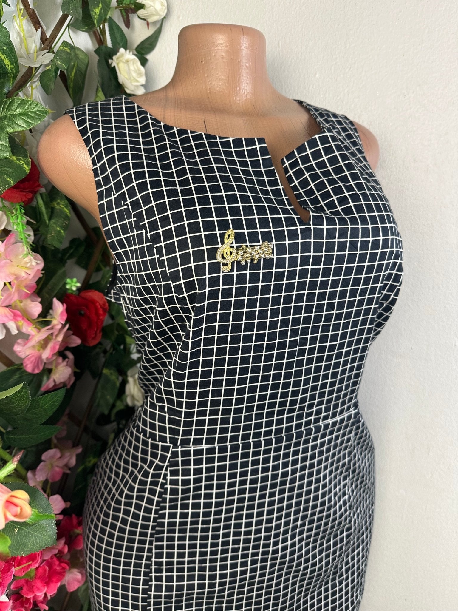 Robe droite sans manches colle rond - Perluna Store - kinshasa