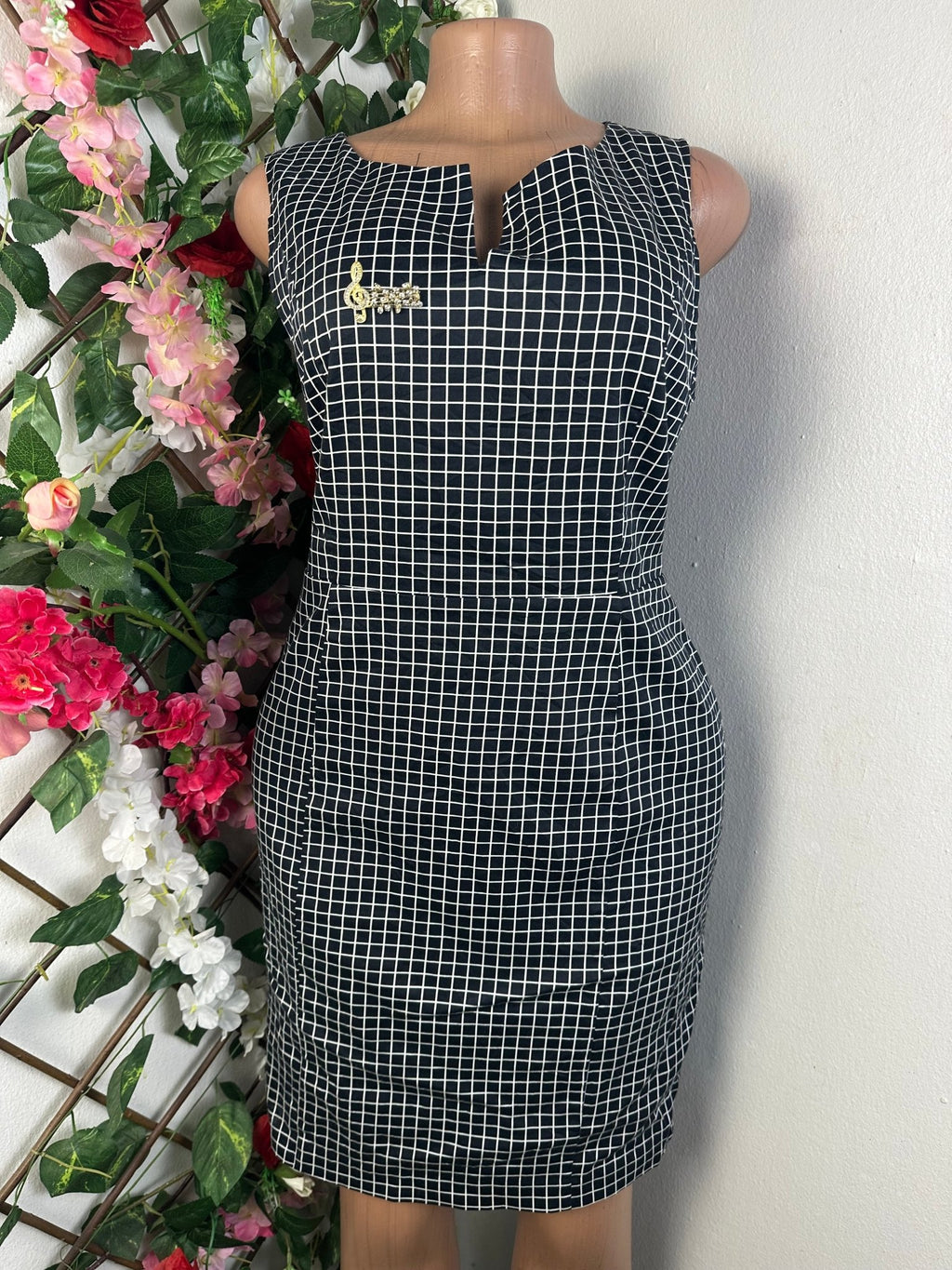 Robe droite sans manches colle rond - Perluna Store - kinshasa