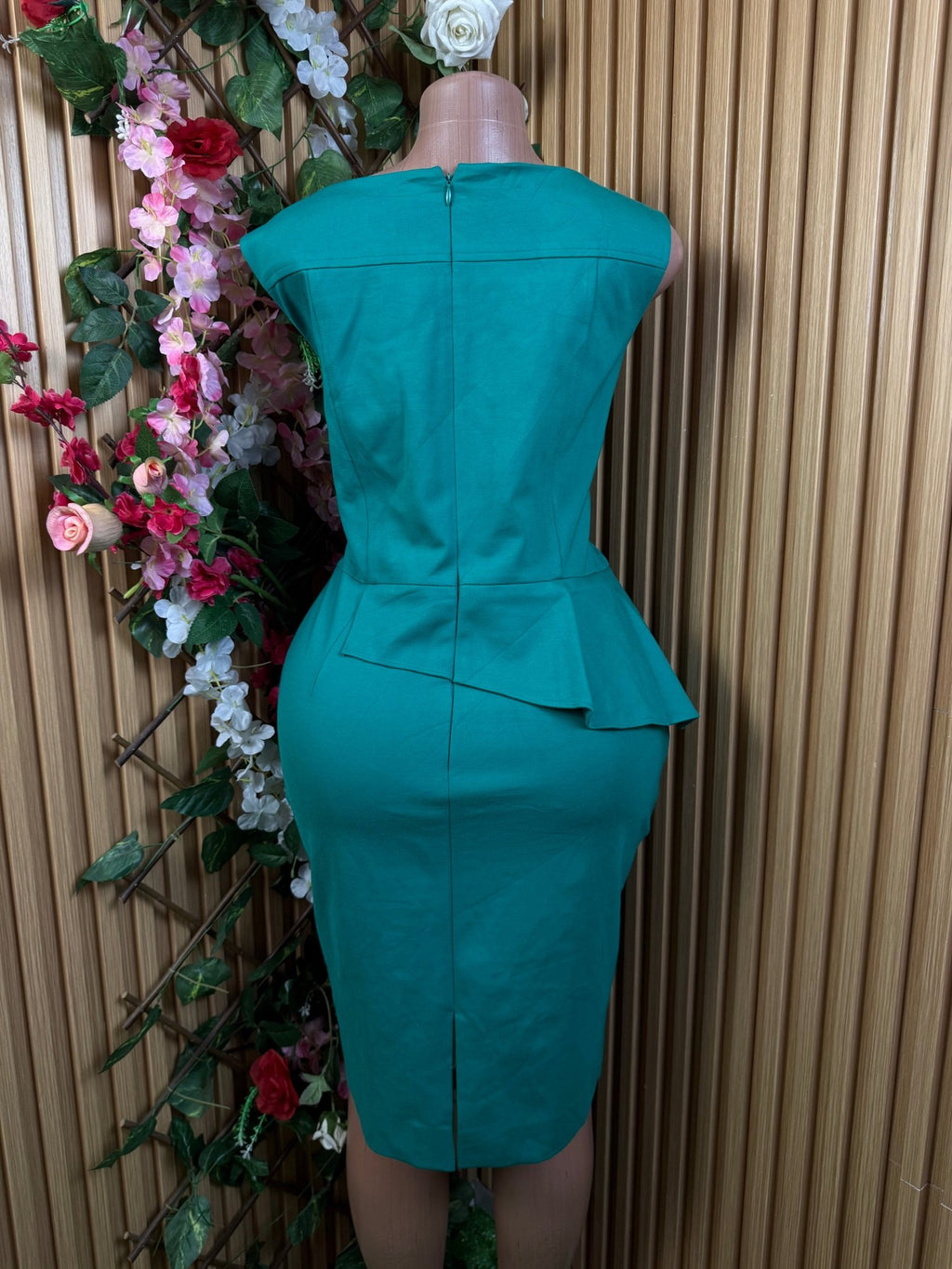 Robe droite sans manches décolléctée - Perluna Store
