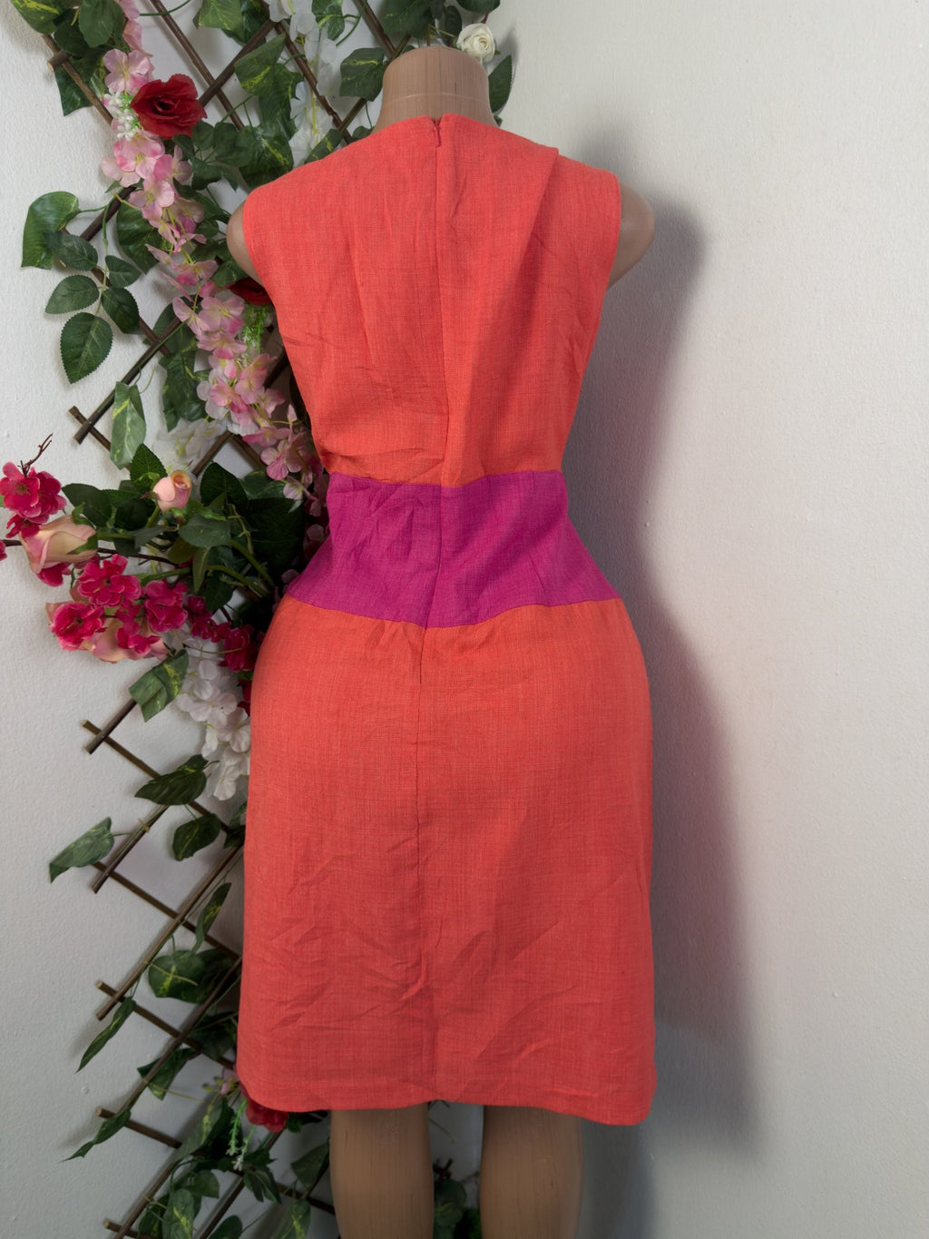 Robe droite sans manches décollectée - Perluna Store