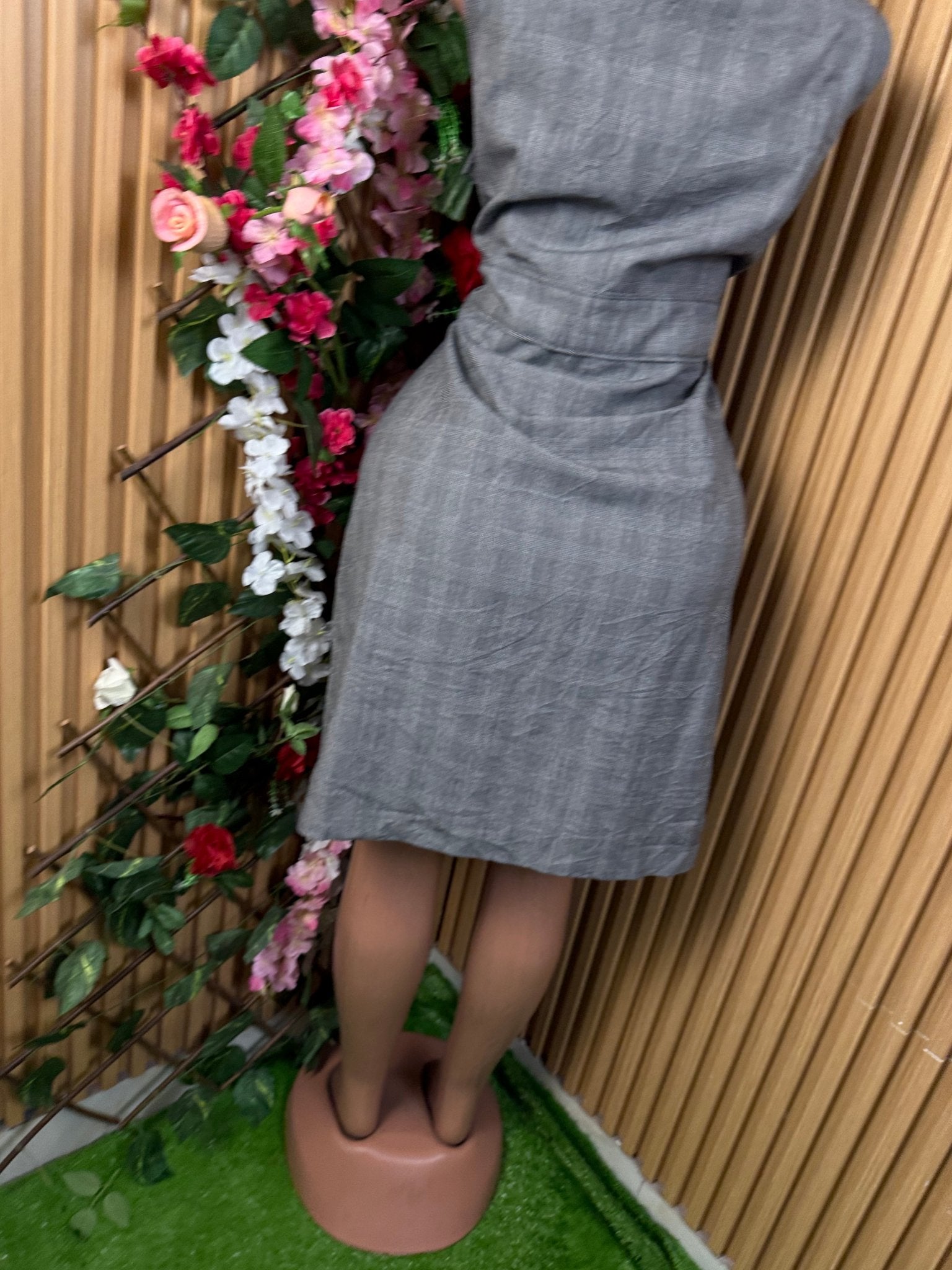 Robe droite sans manches décollectée - Perluna Store