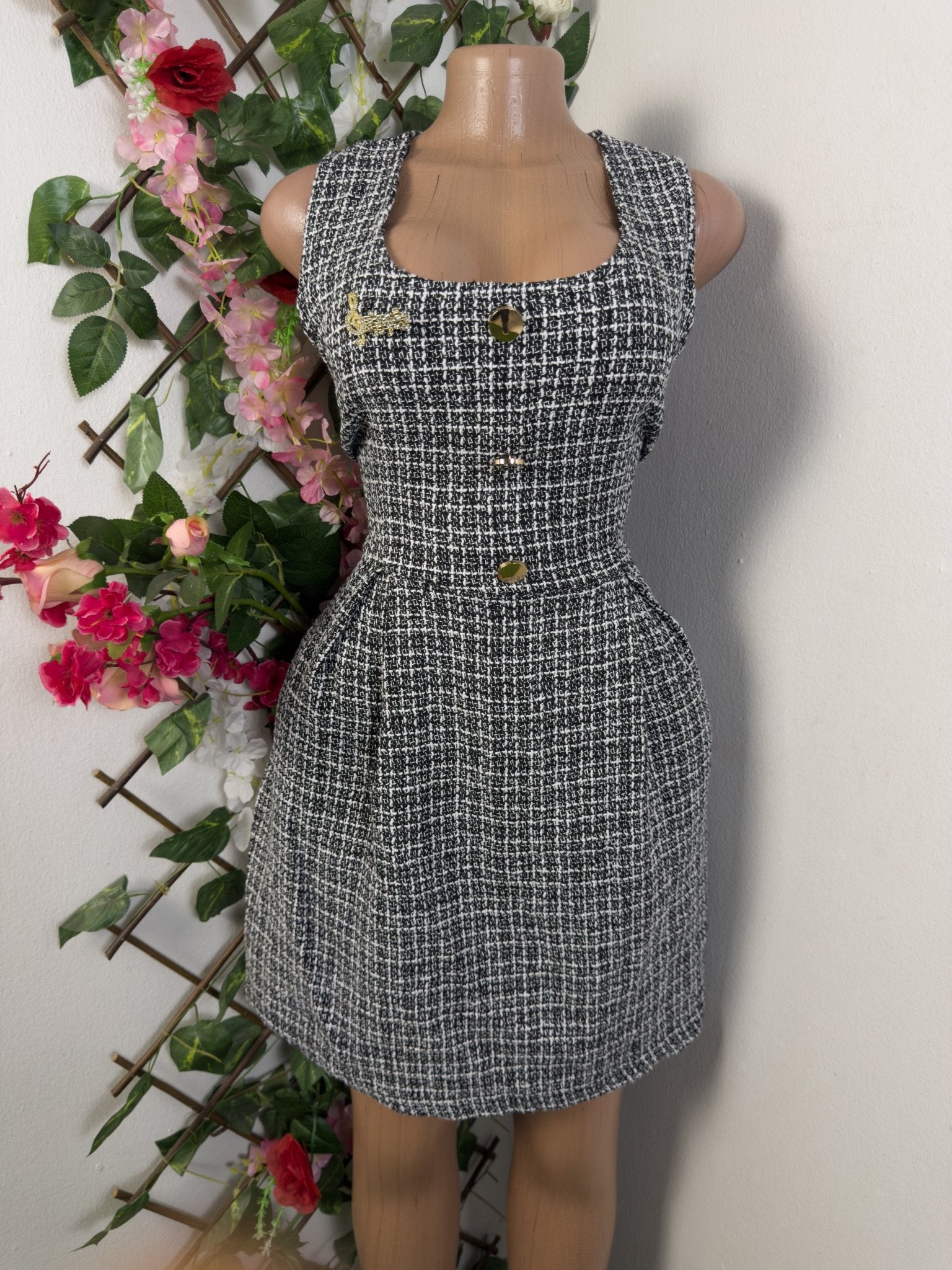 Robe droité sans manches décollectée - Perluna Store